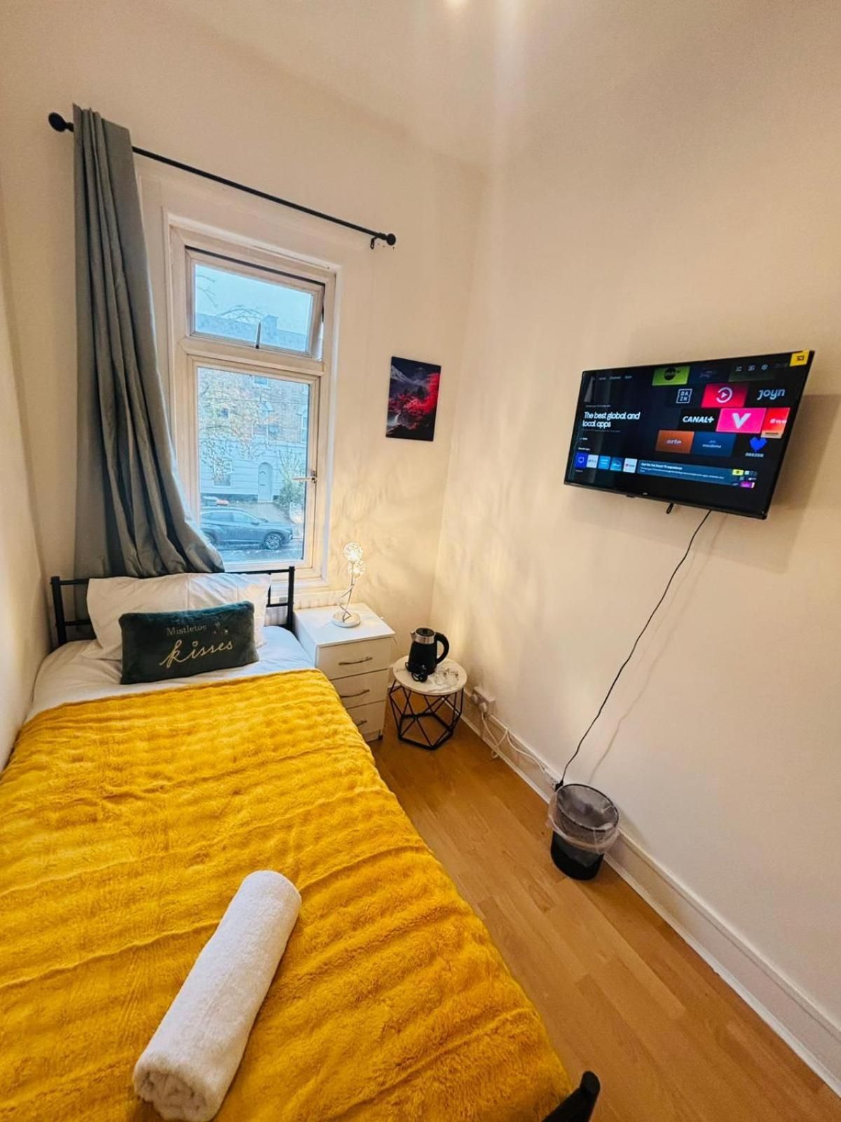 Standard Single Room with Shared Bathroom