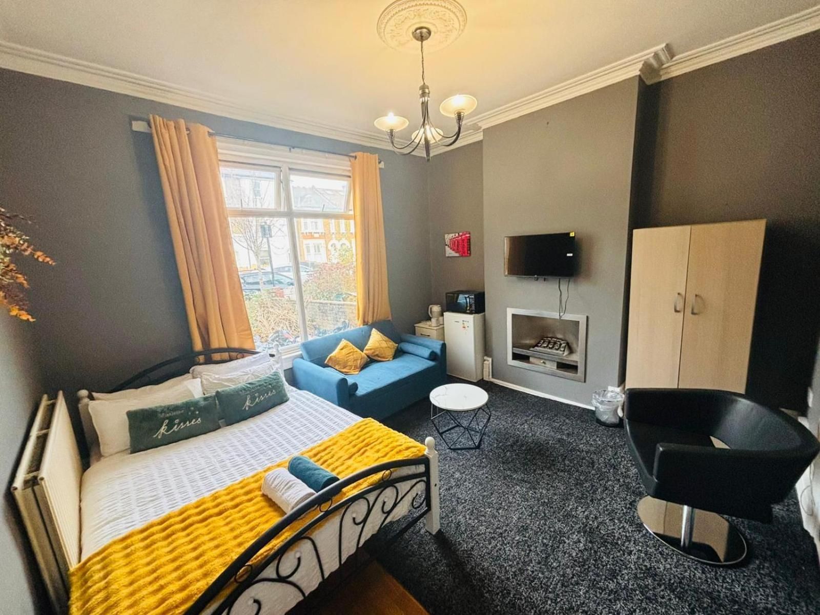 Quadruple Room with Shared Bathroom
