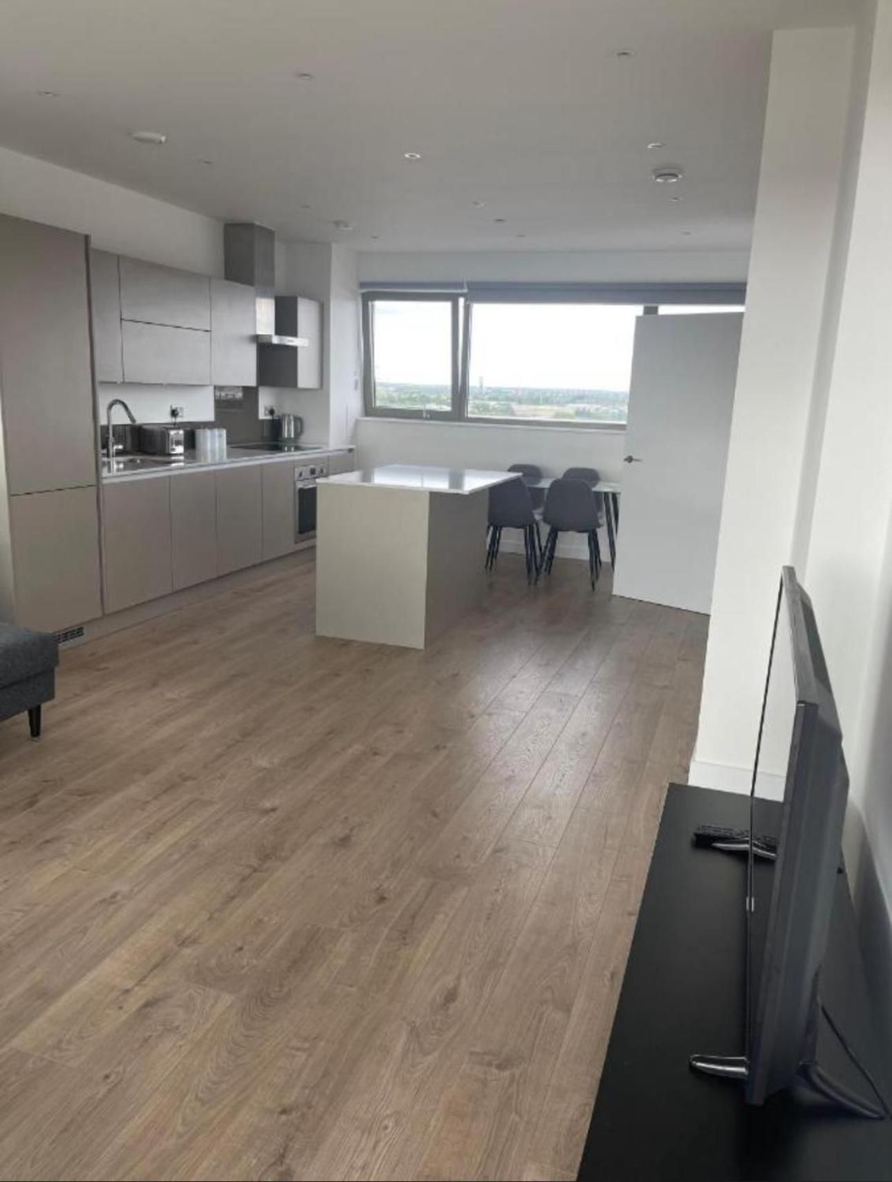 Two-Bedroom Deluxe Apartment with Balcony
