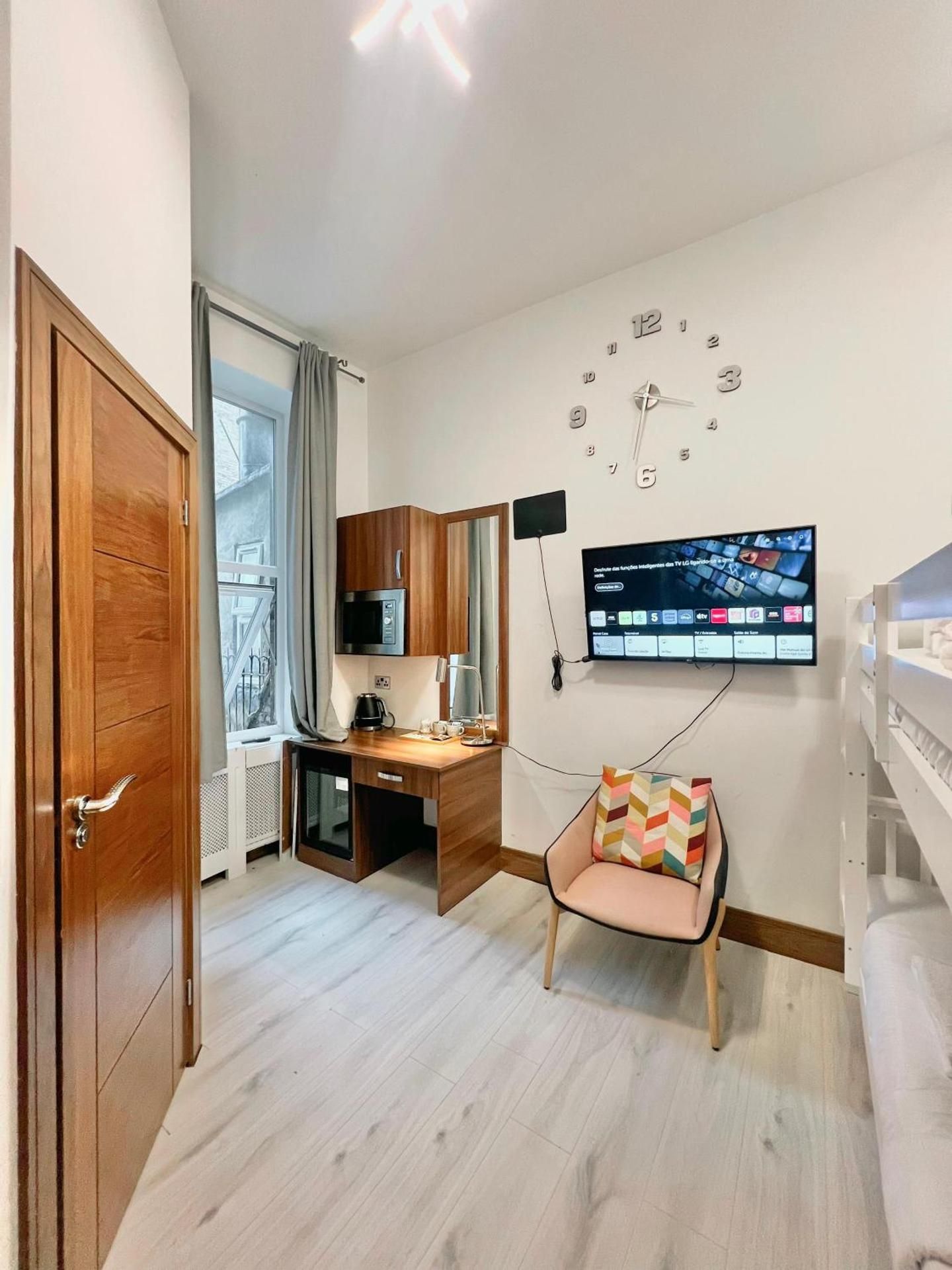 Quadruple Room with Private Bathroom