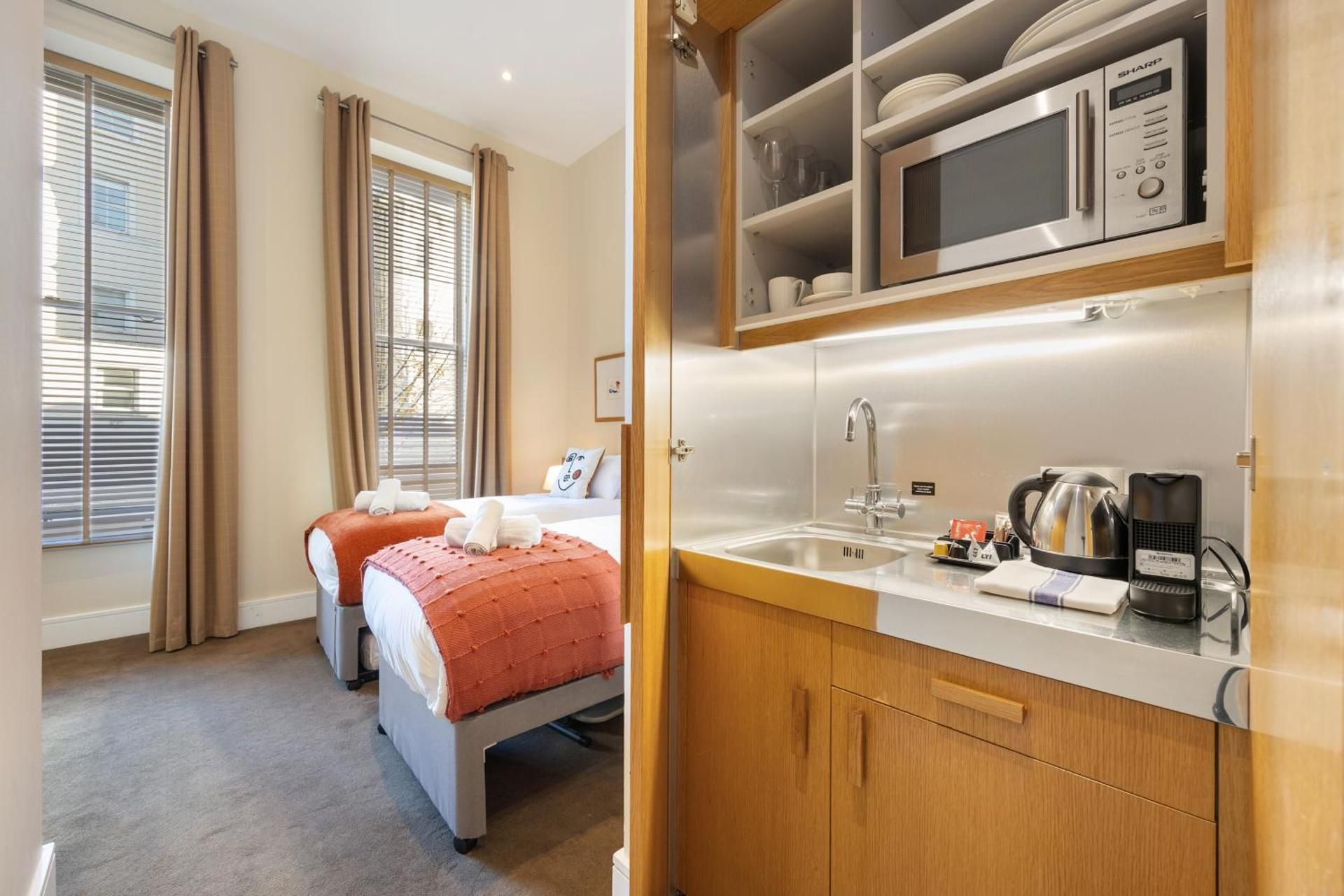 Premium Super King Room