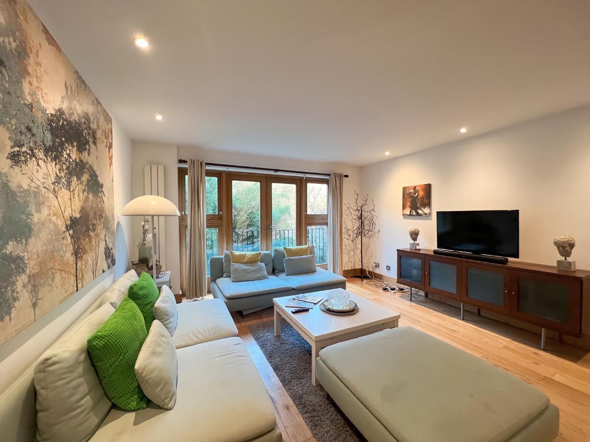 Two-Bedroom Deluxe Apartment with Balcony