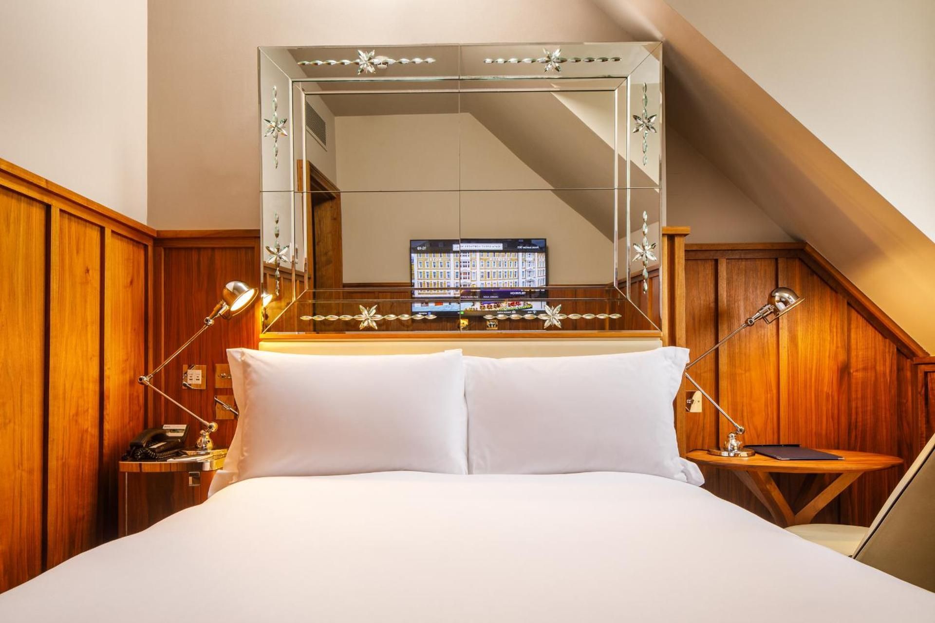 Queen Room - Edwardian/High Floor