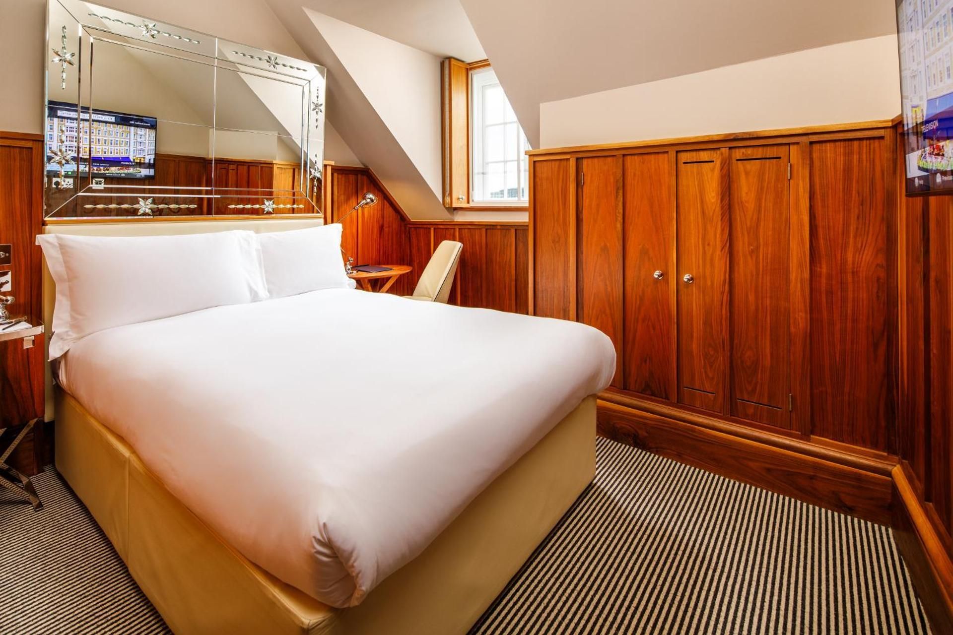 Queen Room - Edwardian/High Floor