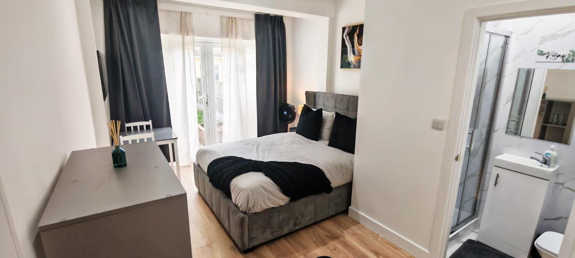 Double Room with Private Bathroom