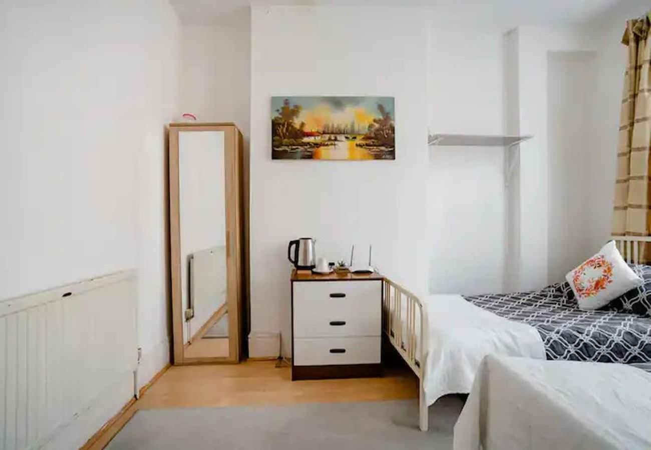 Economy Triple Room with Shared Bathroom