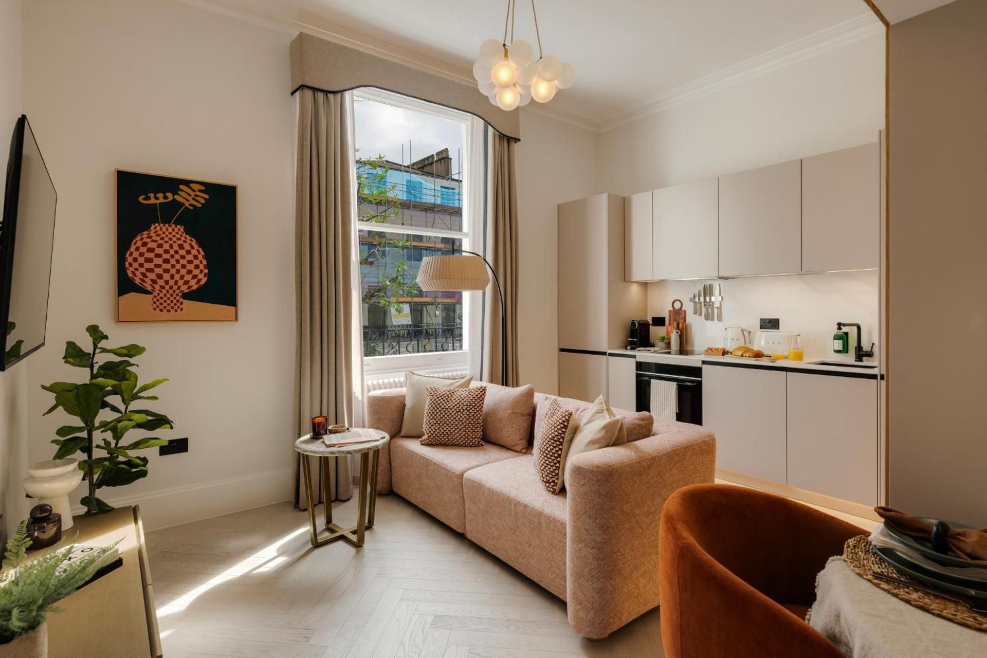 Deluxe One-Bedroom Apartment