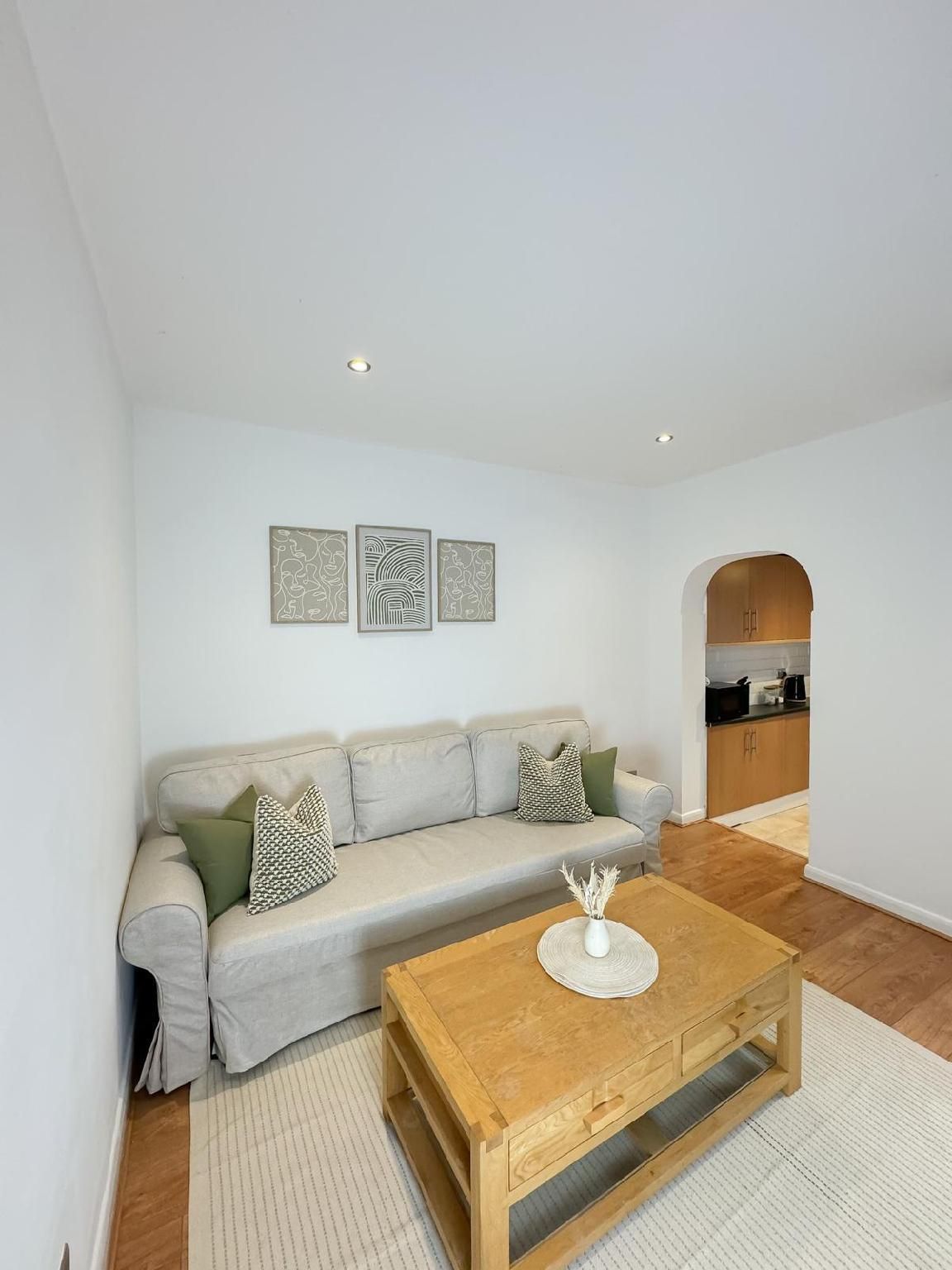 Canal view-Cottage-Shared Bathroom