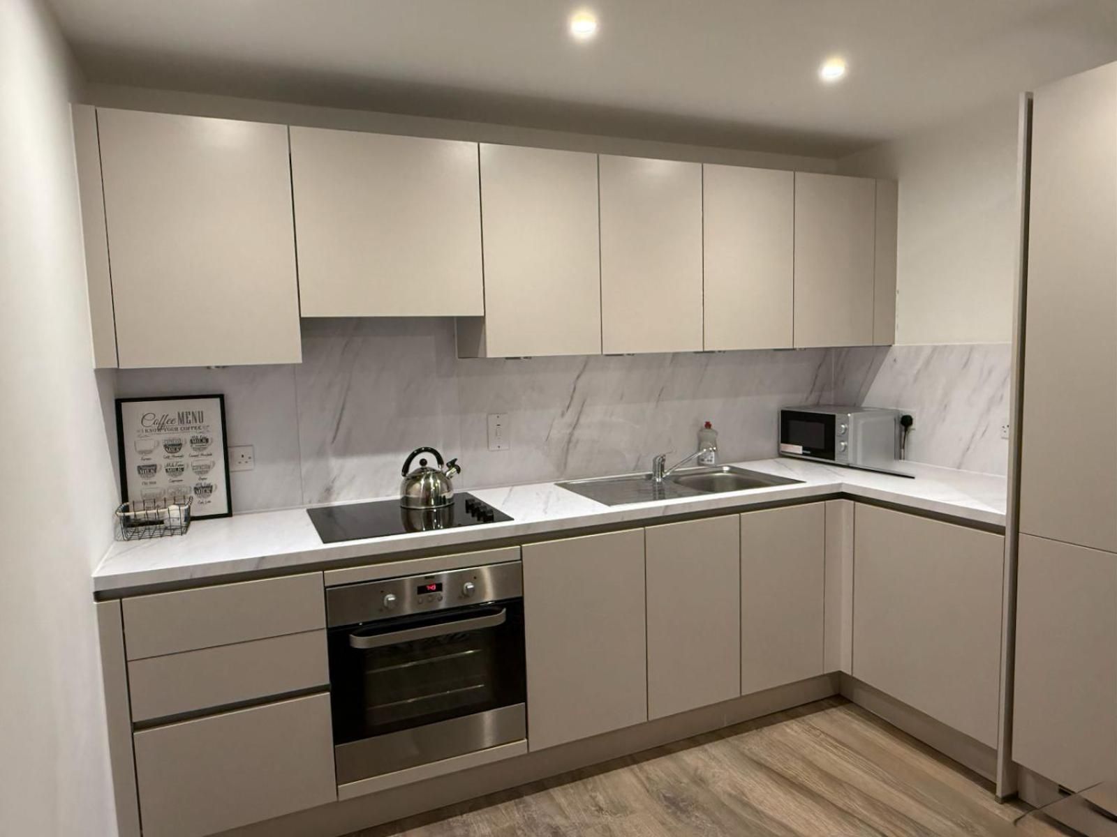 Deluxe One-Bedroom Apartment