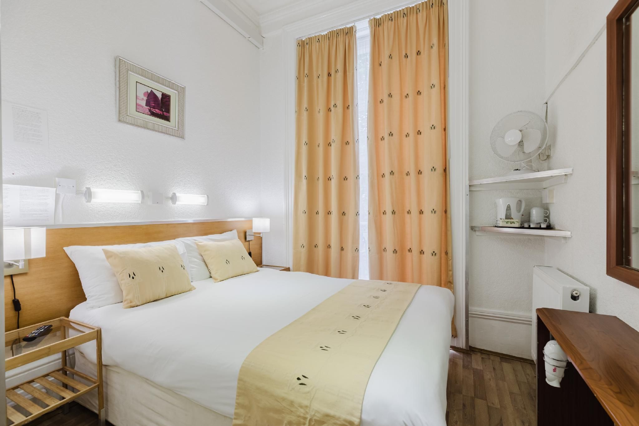 Double Semi-Ensuite