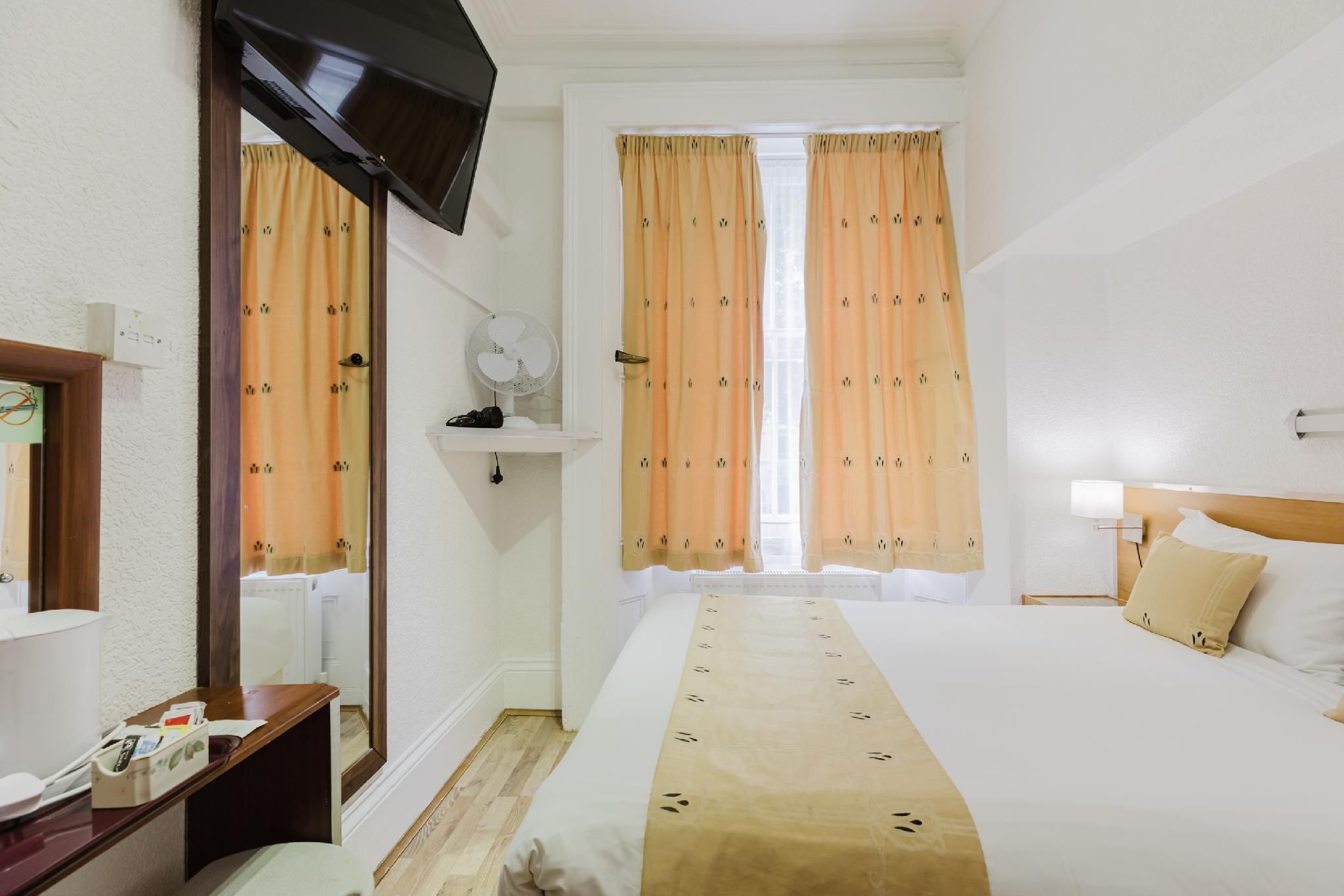 Double Semi-Ensuite