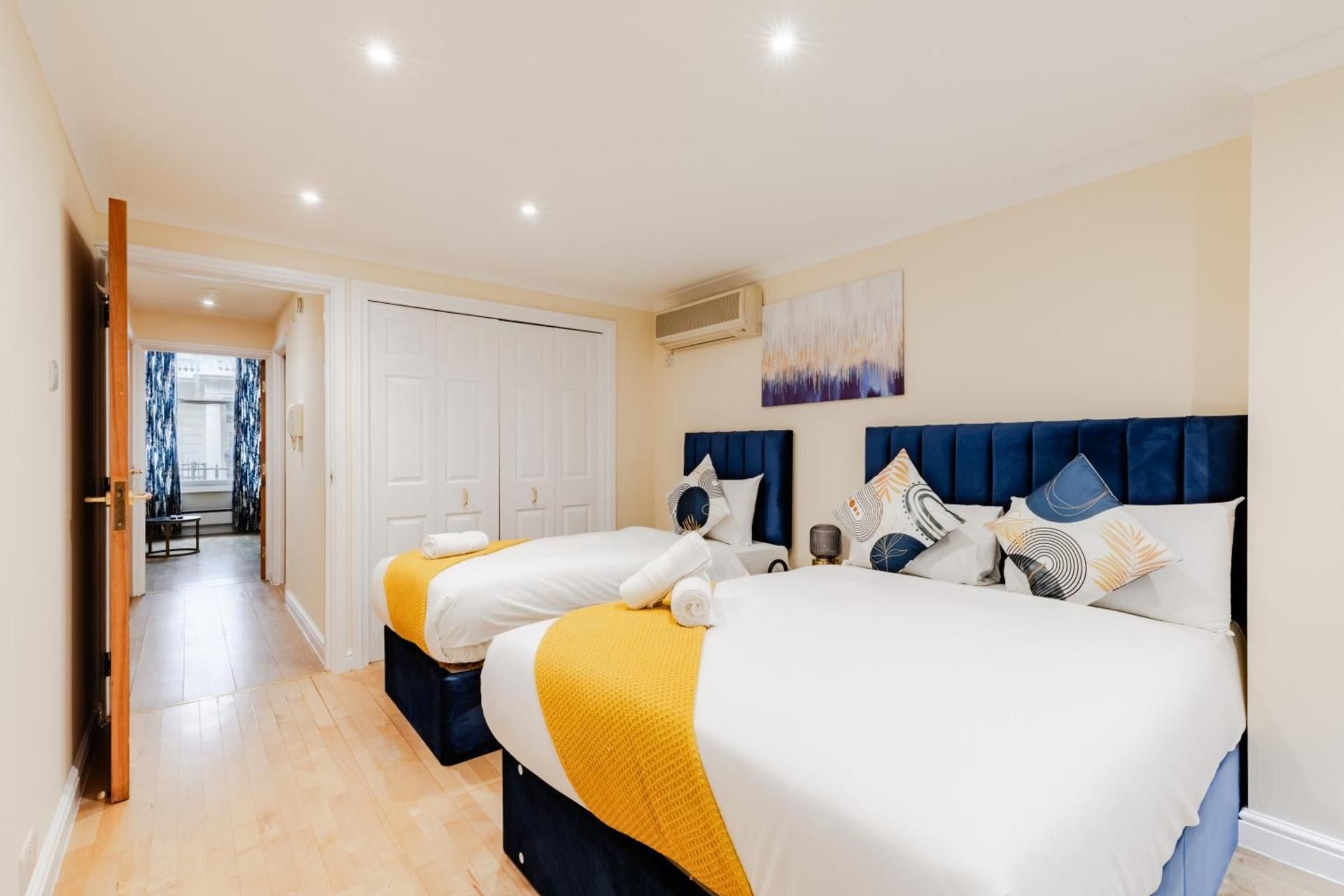 Deluxe One-Bedroom Apartment