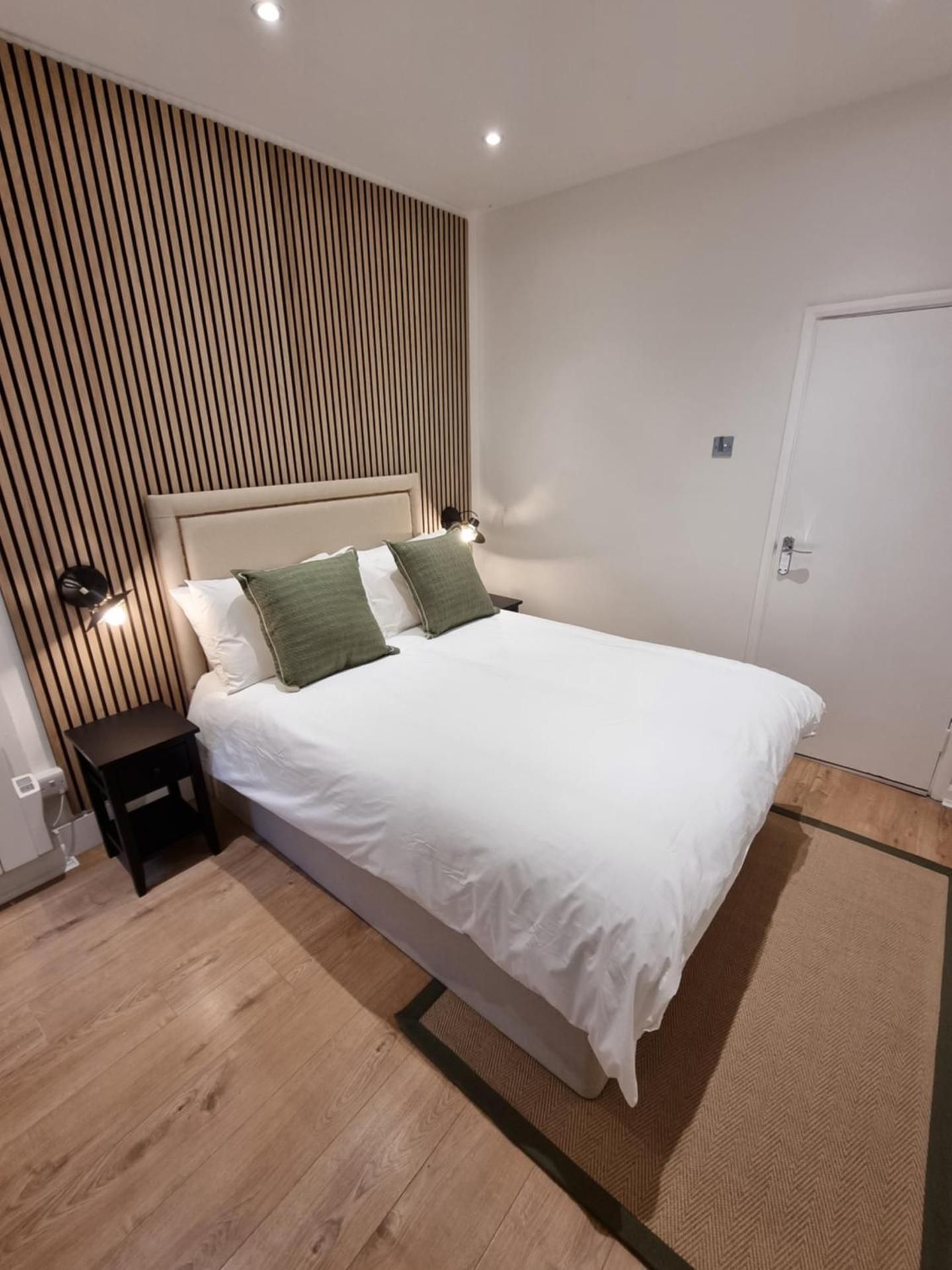 Deluxe One-Bedroom Apartment