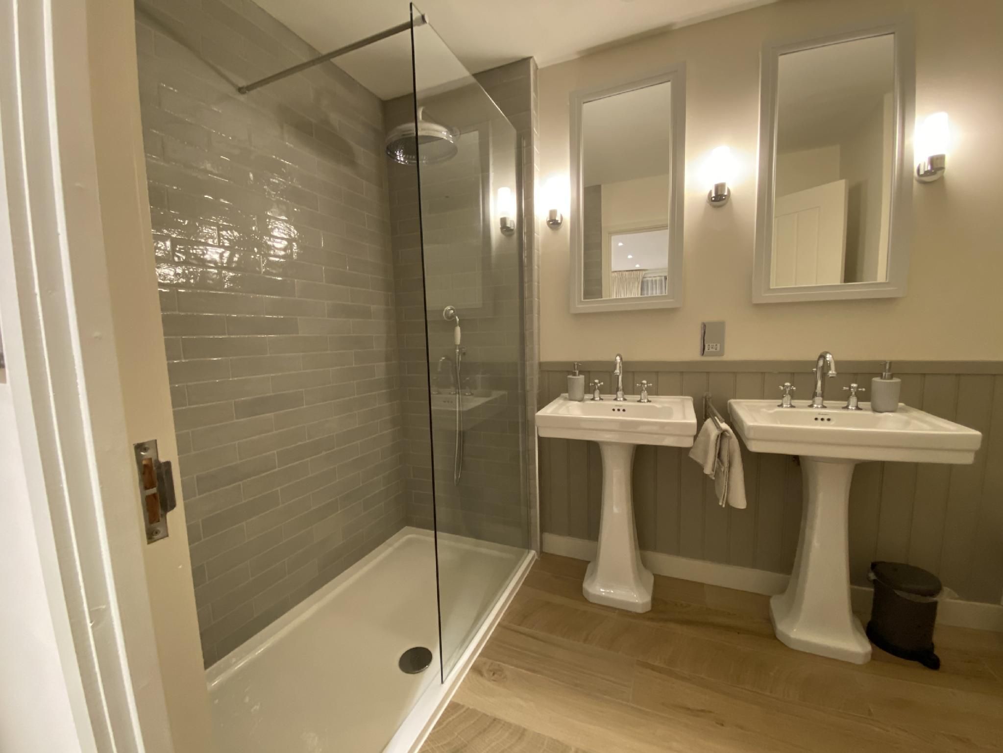 Walcot Yard in Bath House-Classic-Ensuite-Balcony 3