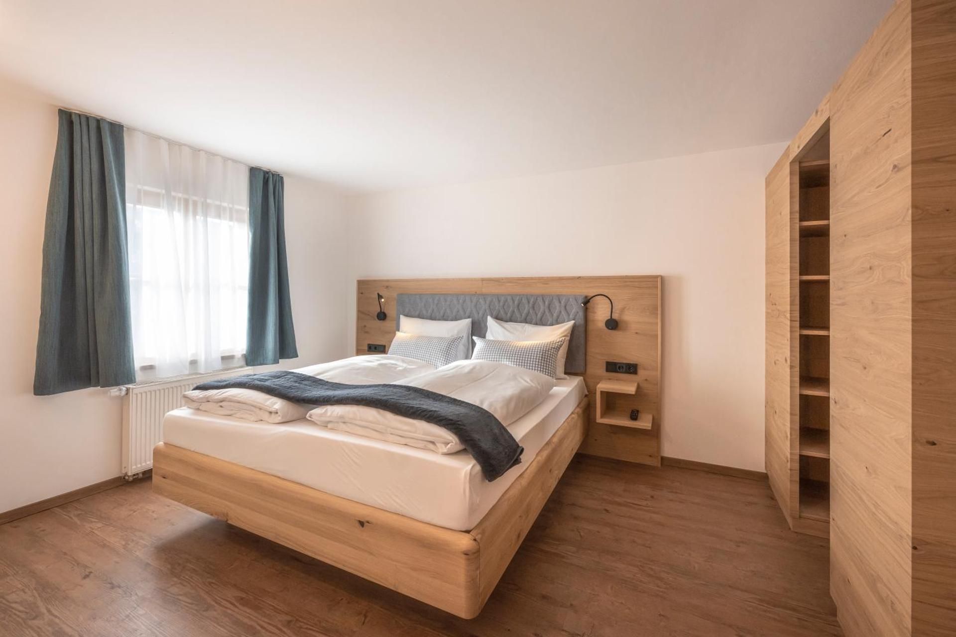 One-Bedroom Apartment with Balcony
