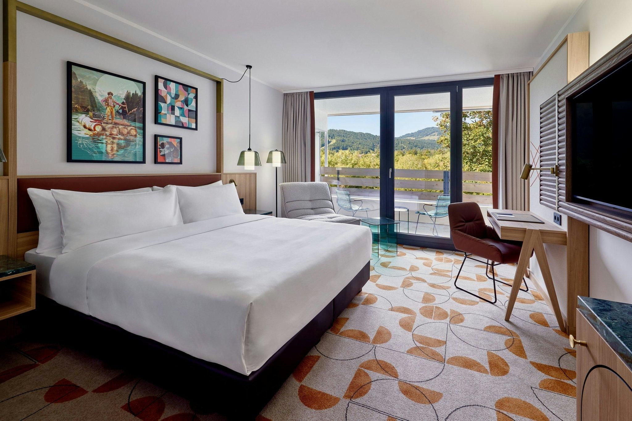 1 Bedroom Suite, 1 King, Sofa Bed, Garden View, Balcony: 2