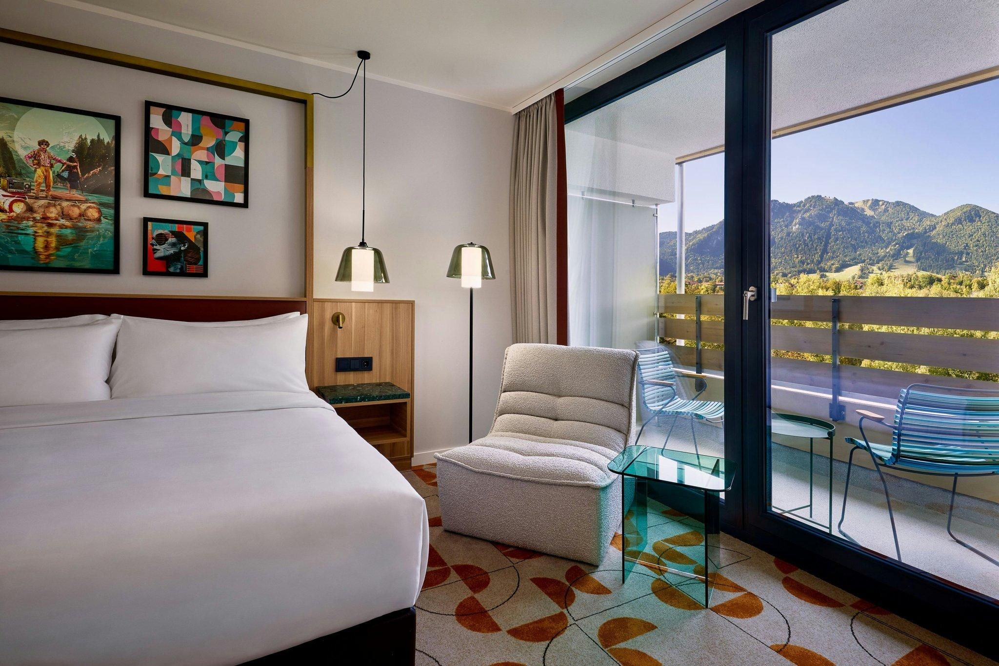 Comfort, Guest Room, 1 King, Garden View, Balcony