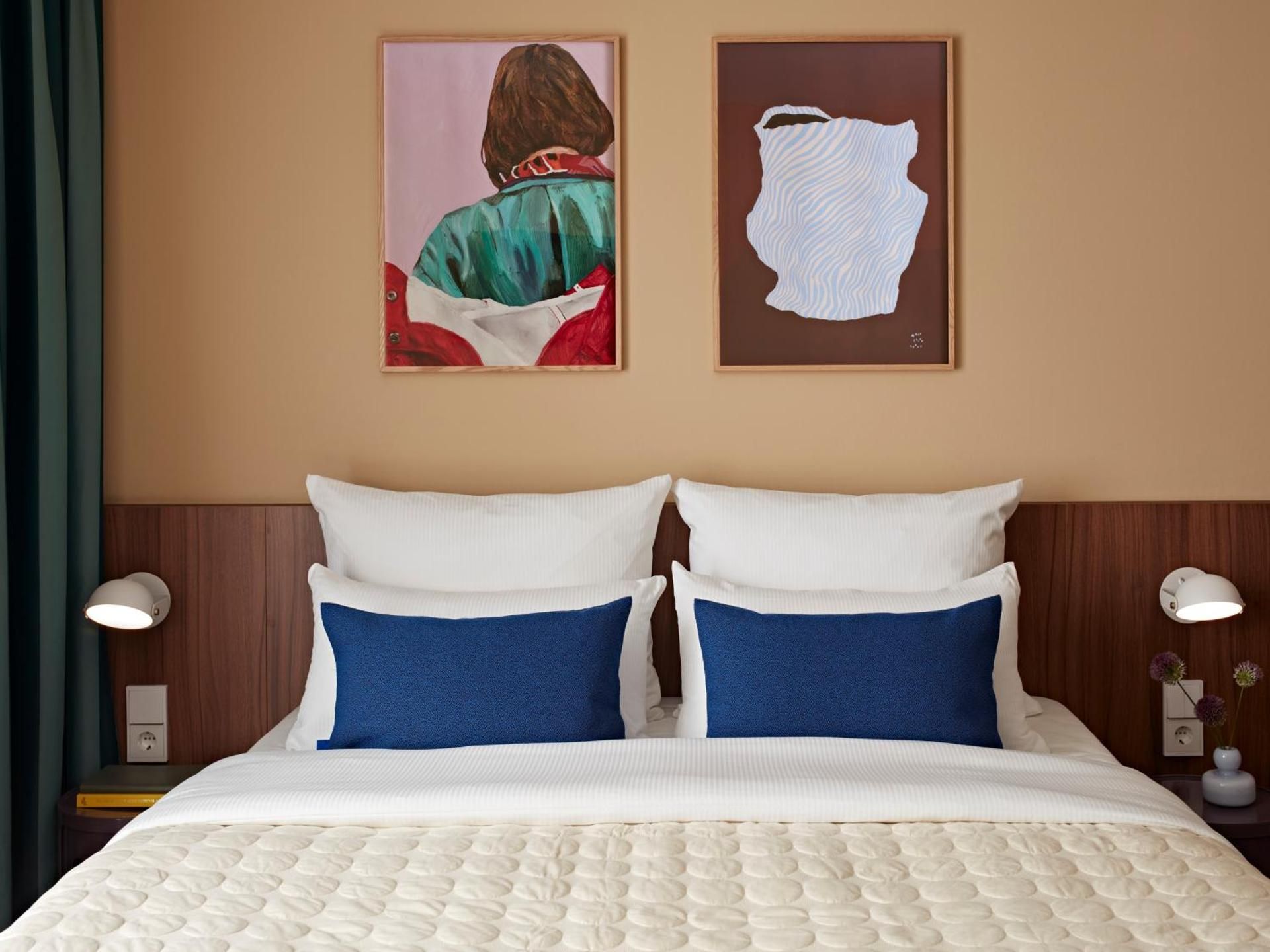  Medium Room