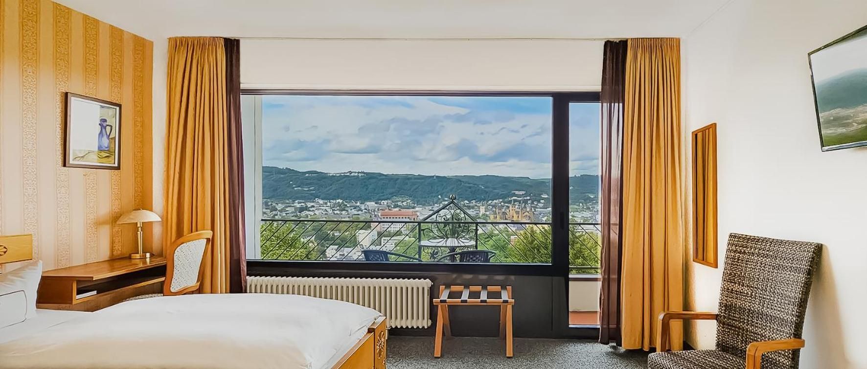 Double Room with Balcony and Panoramic City View