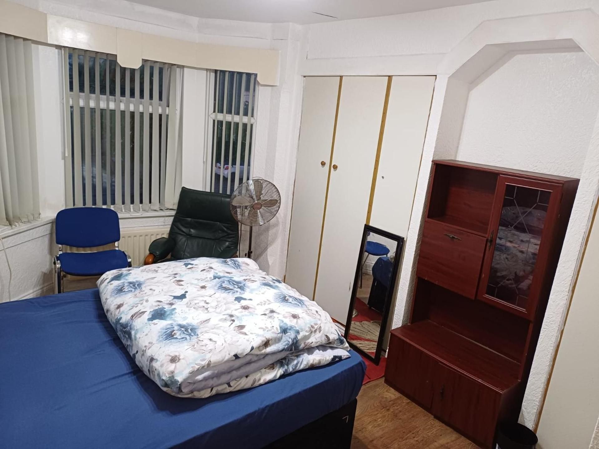 Budgeted Residence near Coventry Building Society (CBS) Arena with Parking Deluxe King Room