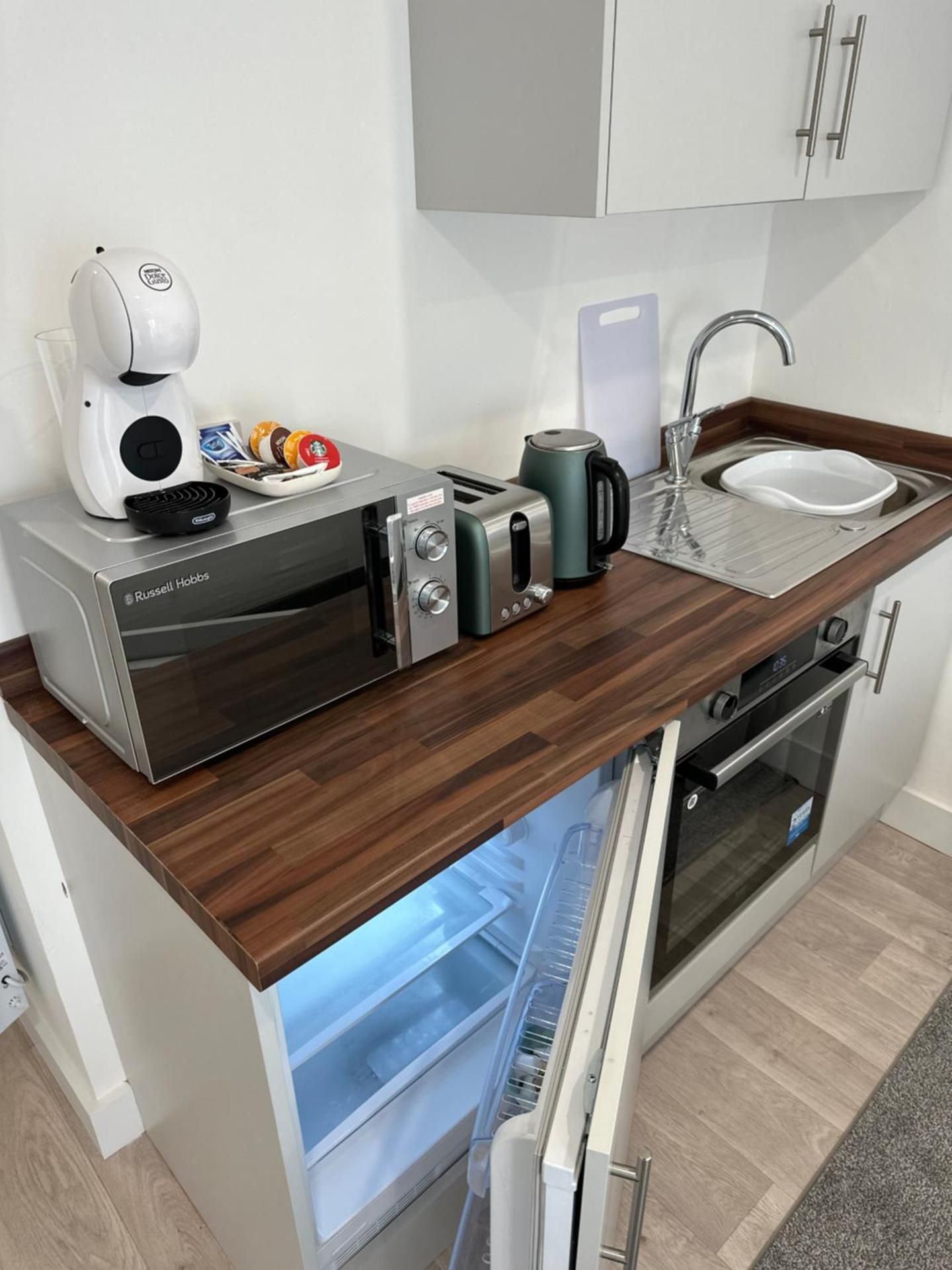 Selborne Studios Off road gated parking Double Room with Garden View 2