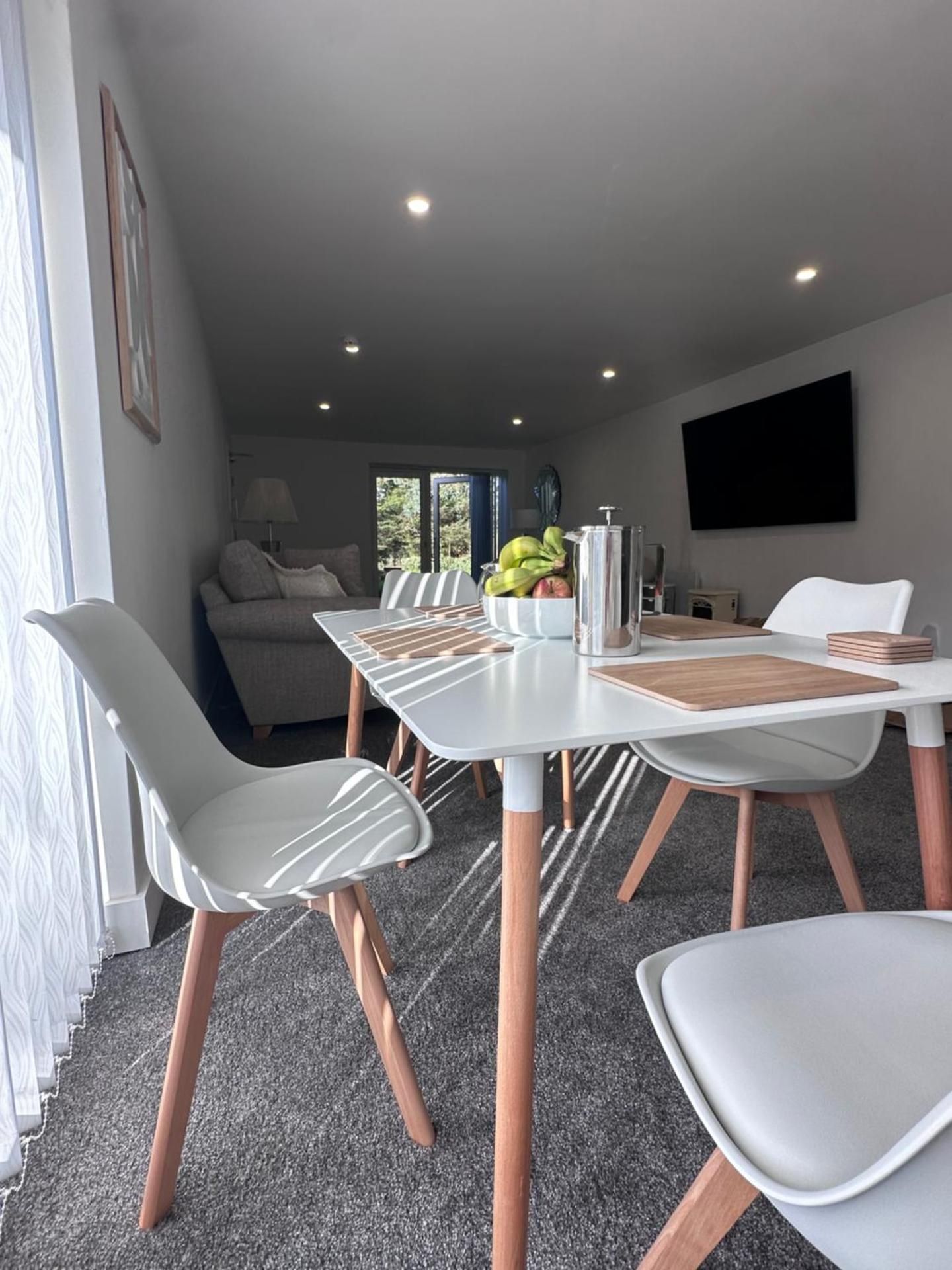 shared lounge/tv area