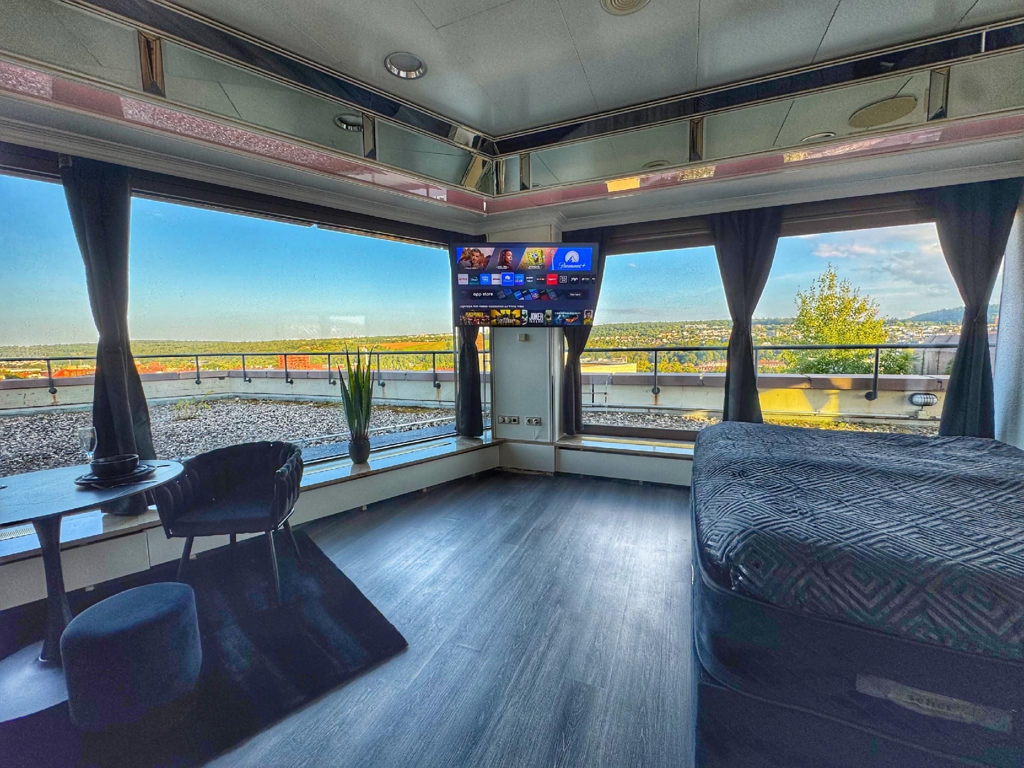 Deluxe Penthouse Suite