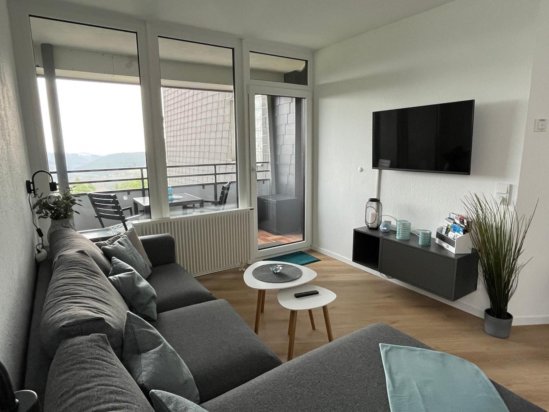Apartment with Mountain View