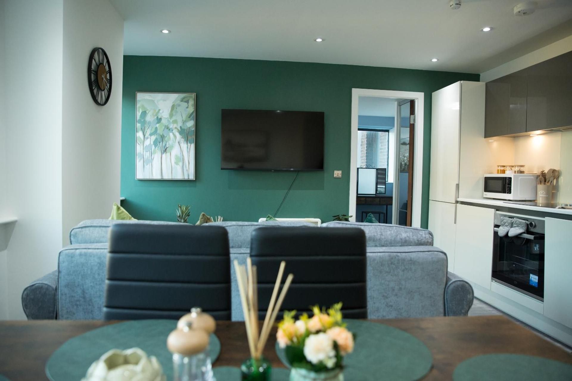 Deluxe One-Bedroom Apartment with City View