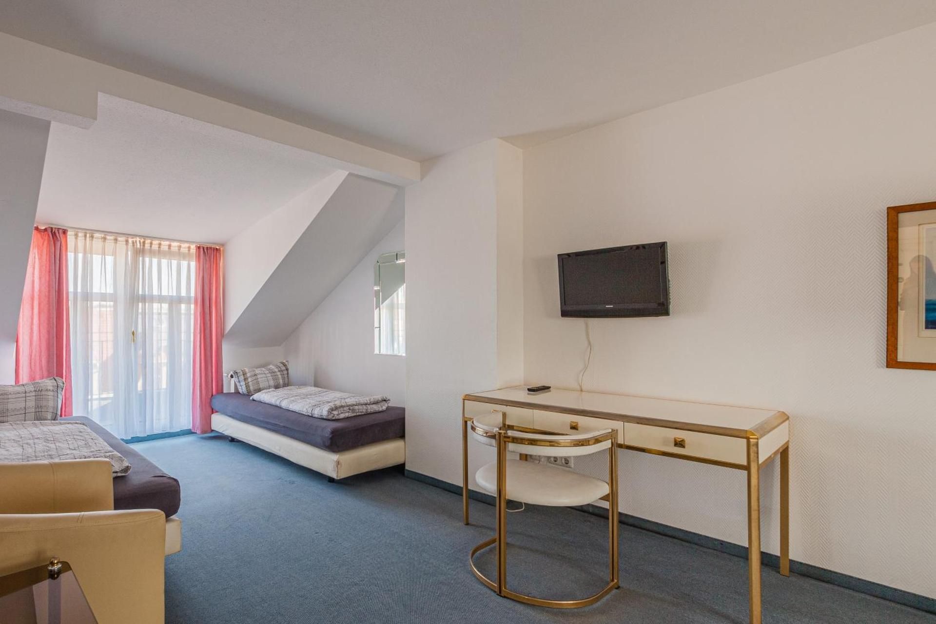Classic Quadruple Room