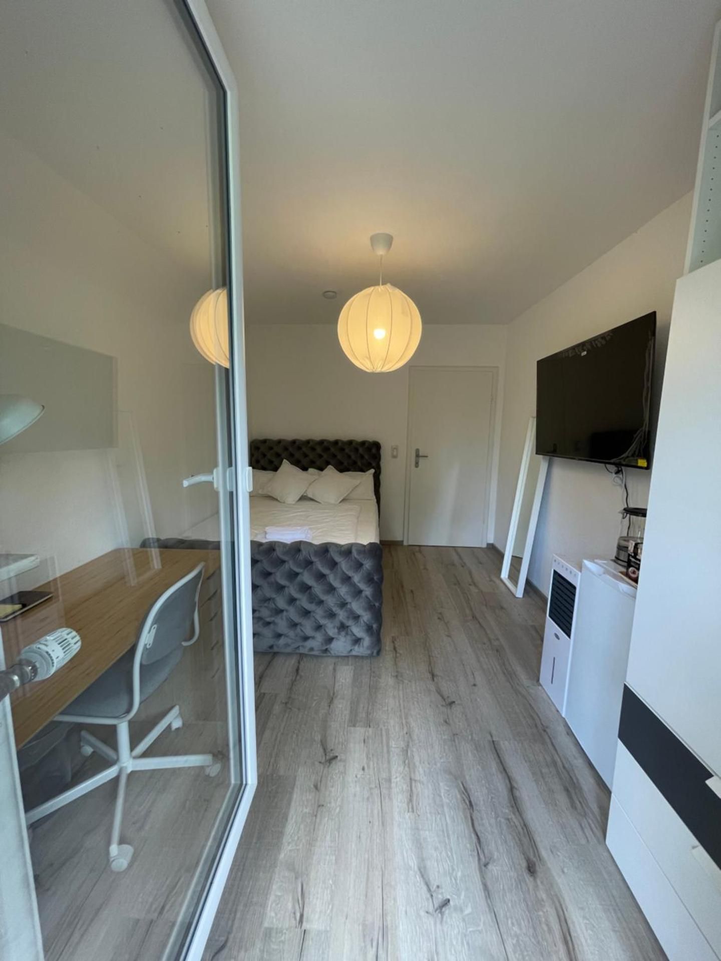 Single Room with Shared Bathroom