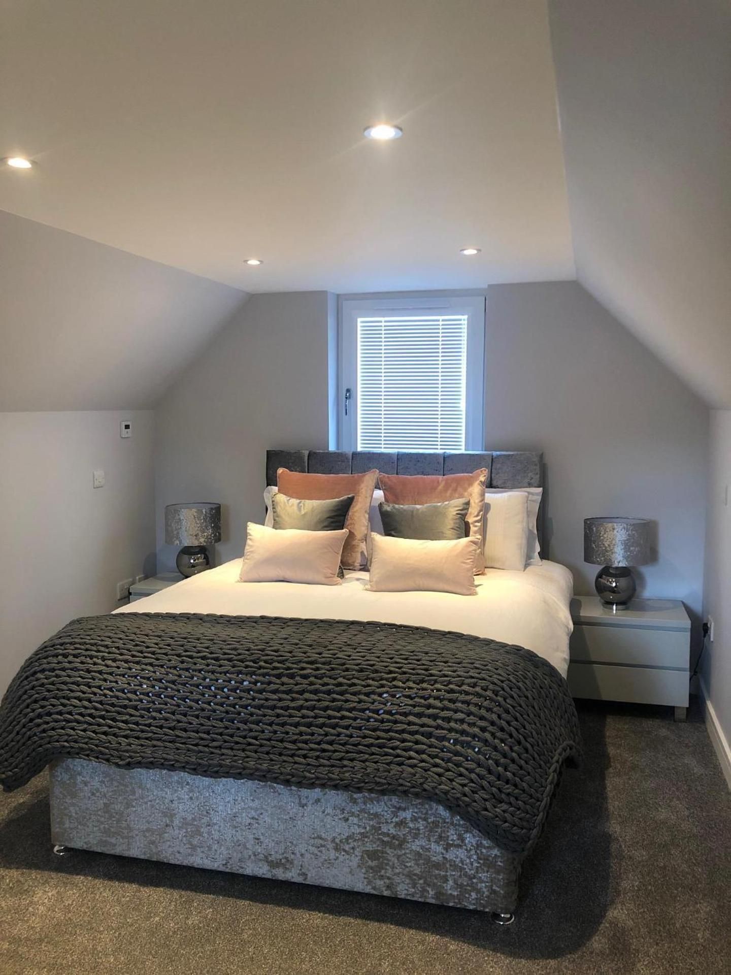 Deluxe One-Bedroom Apartment