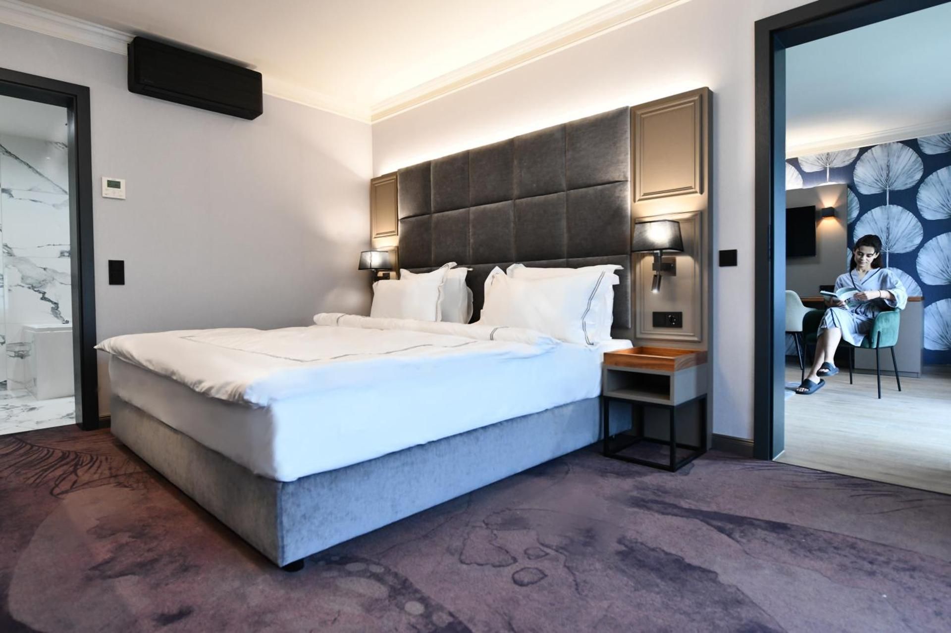 Deluxe King Suite