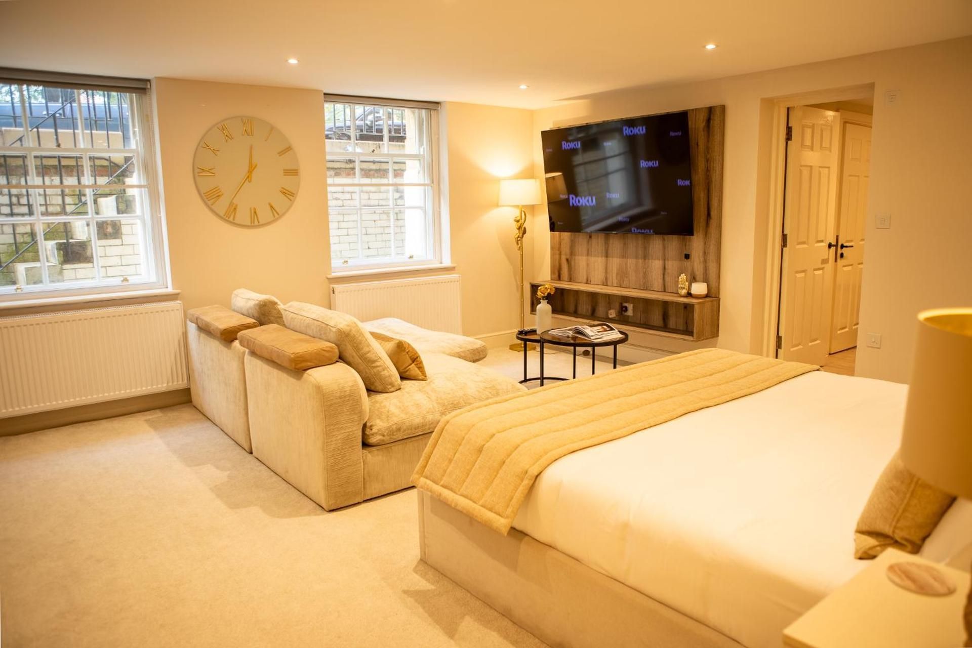 Four-Bedroom Luxury Apartment