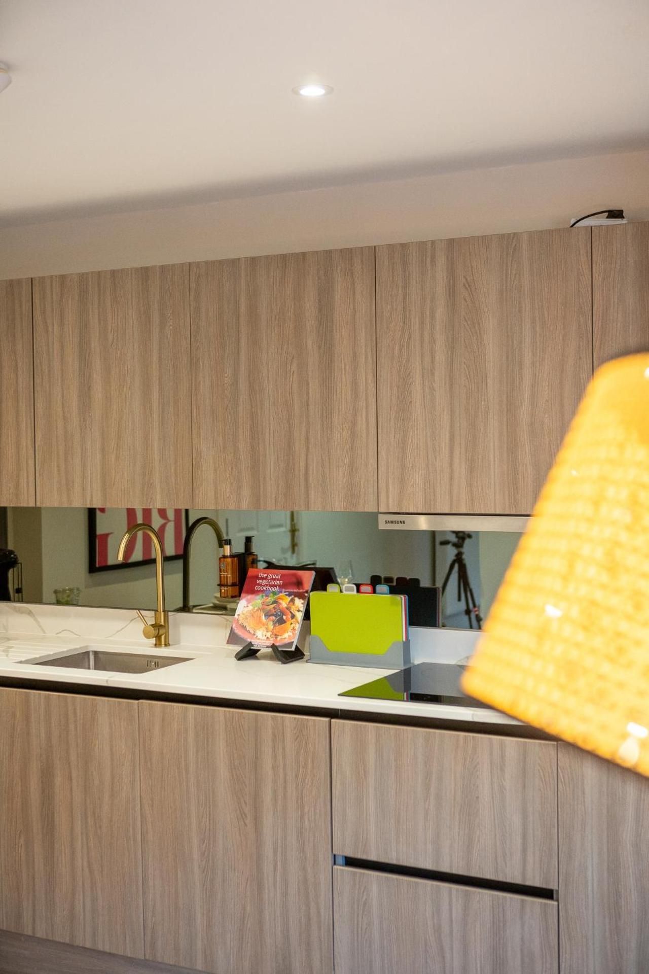 Deluxe One-Bedroom Apartment