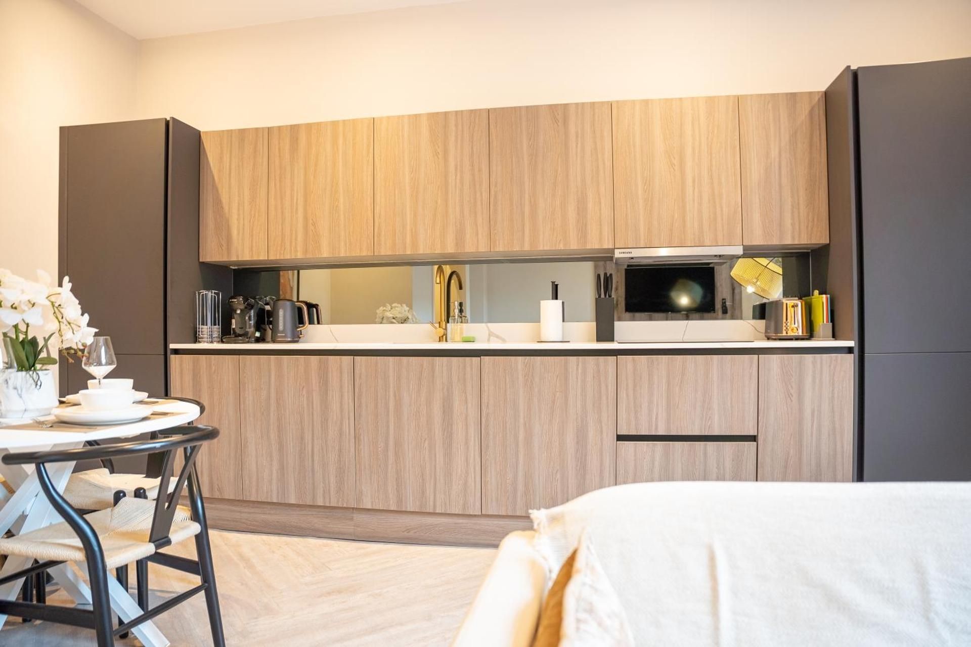 DELUXE APARTMENT