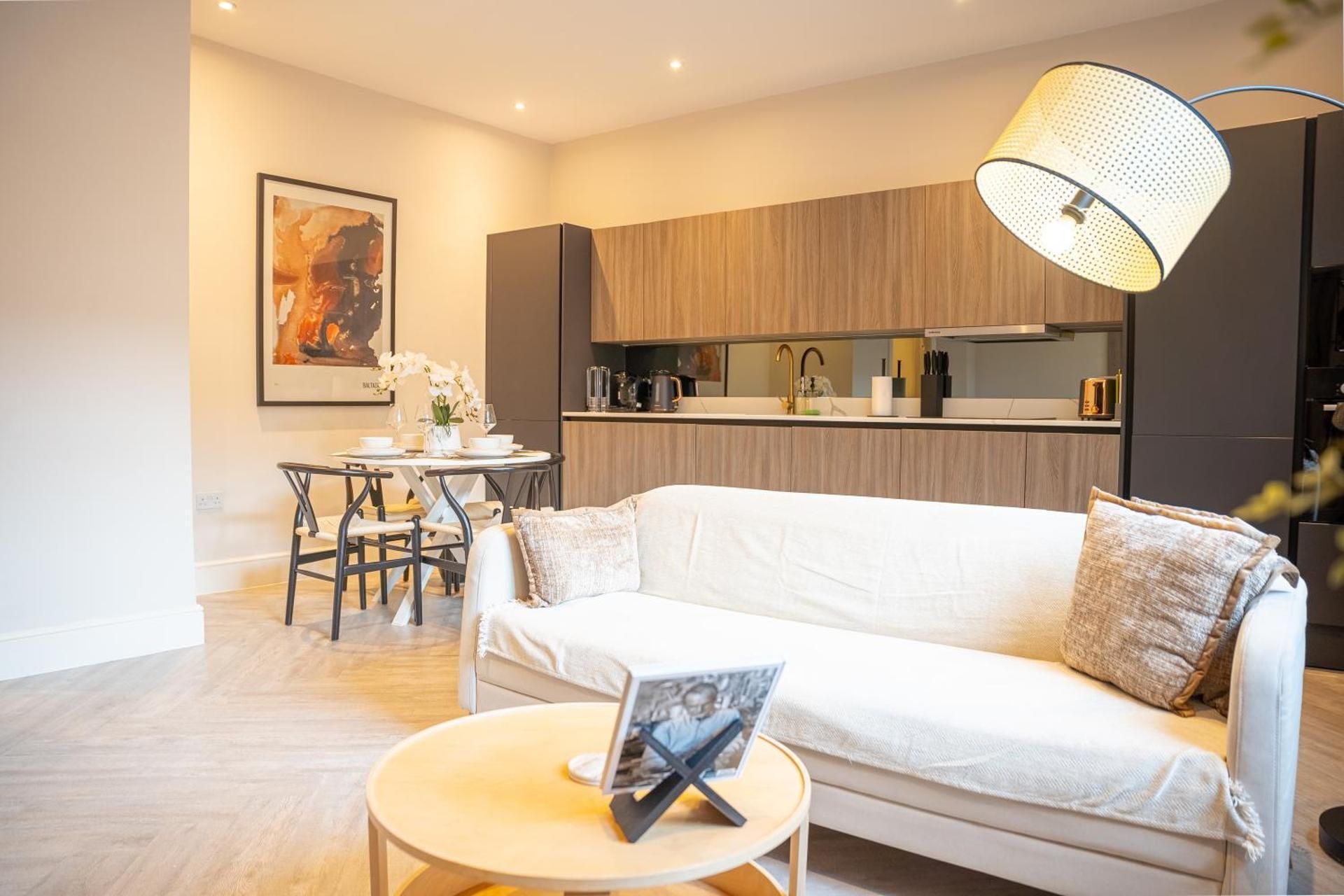 DELUXE APARTMENT