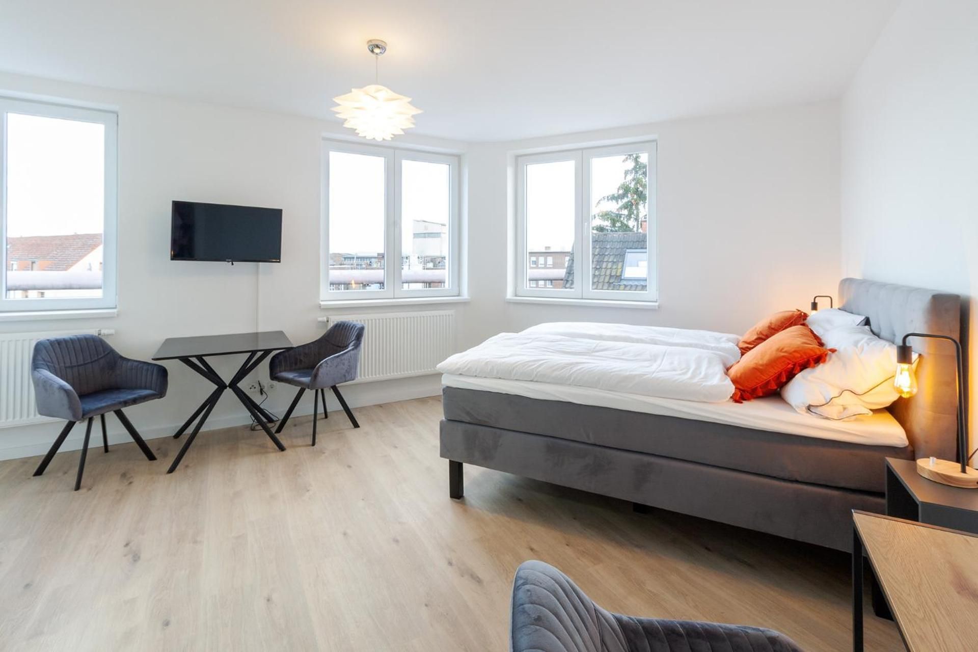 DELUXE APARTMENT