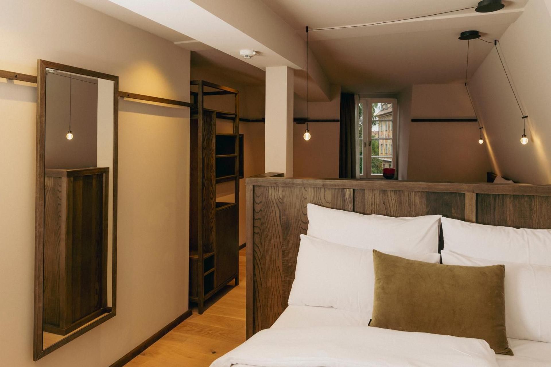 'The HOY Suite'