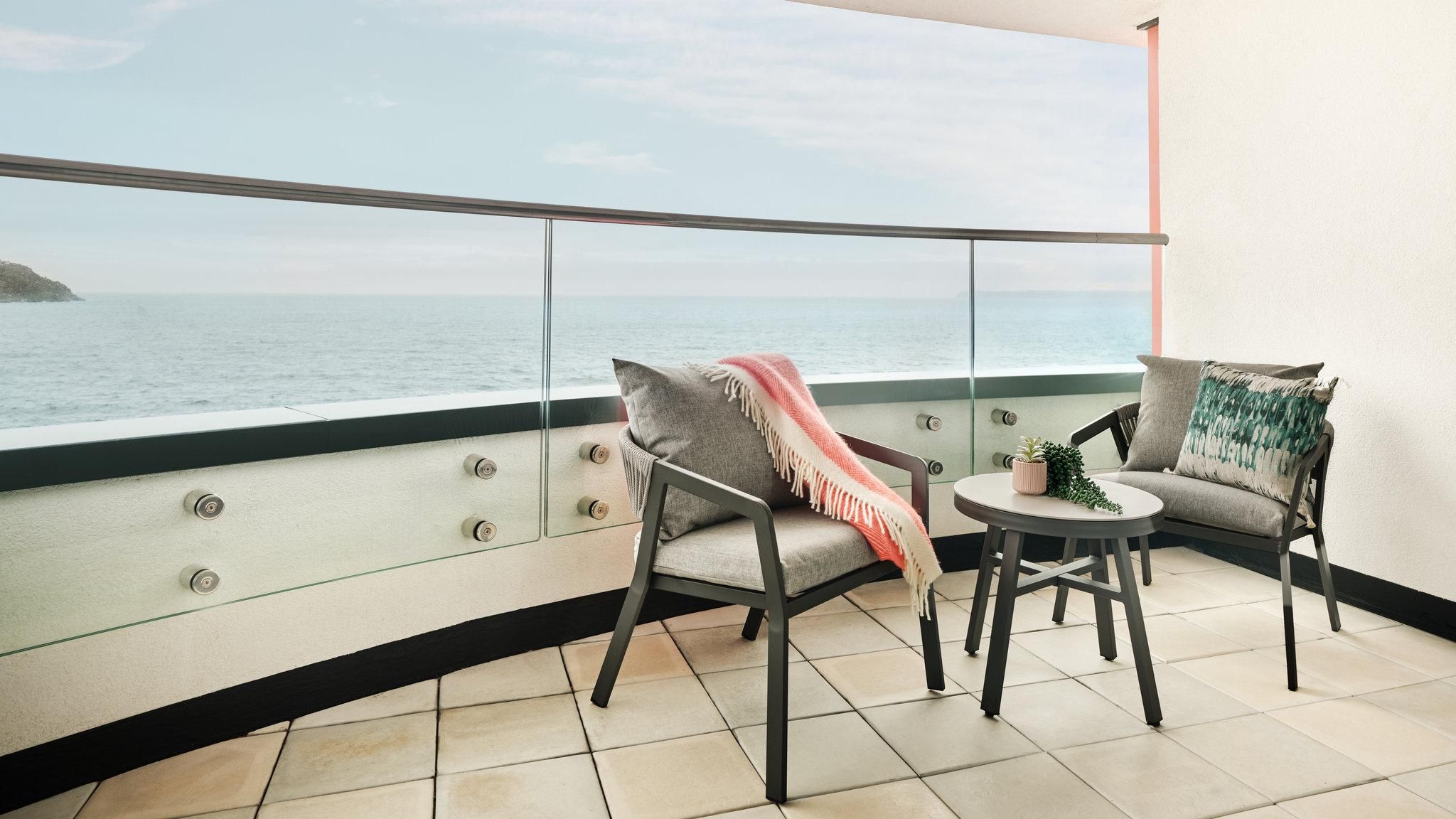 1 King Premium Sea View Balcony
