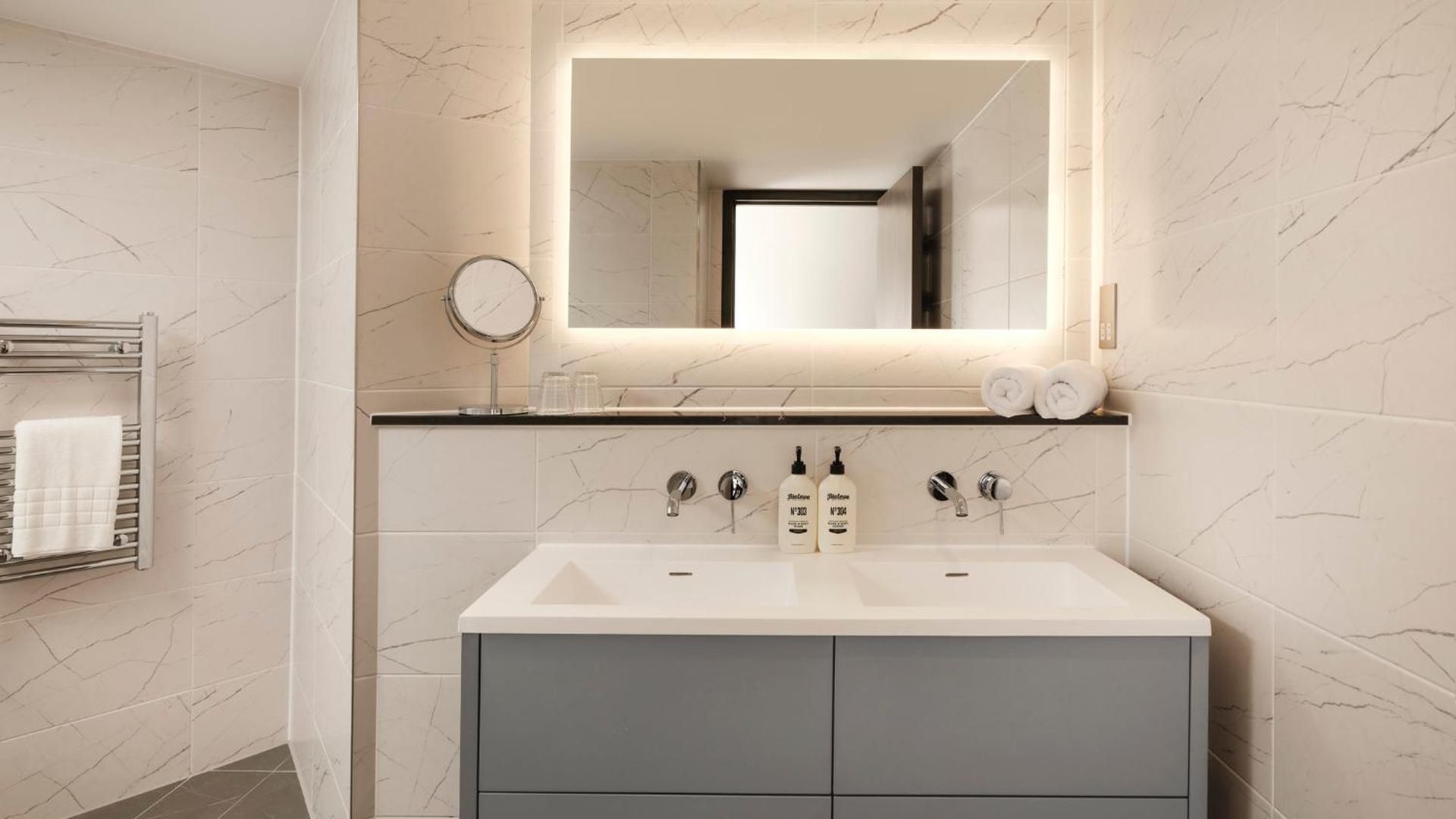 Premium King Room with Balcony and Sea View