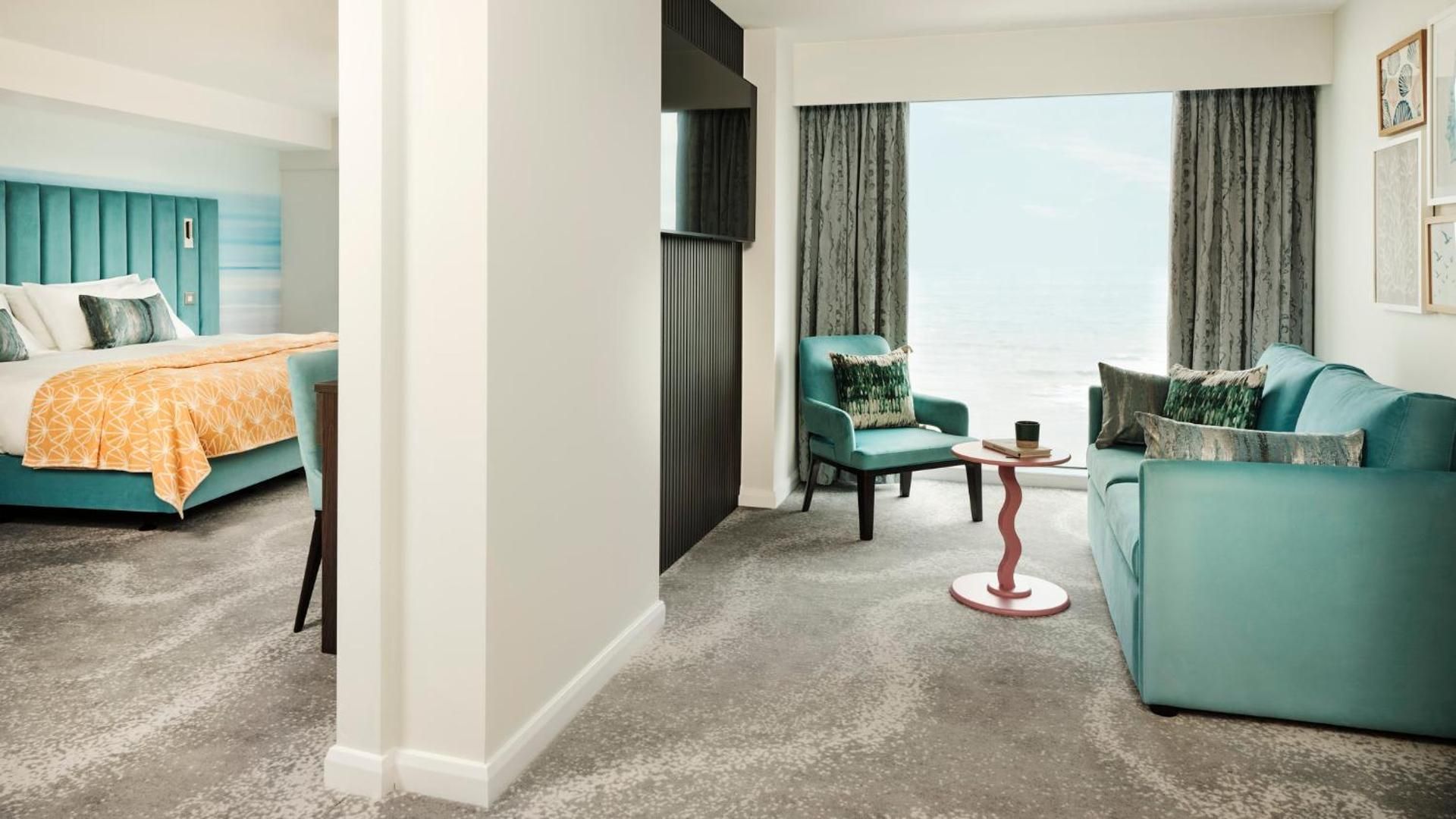 Twin Suite with Sea View and Sofa Bed