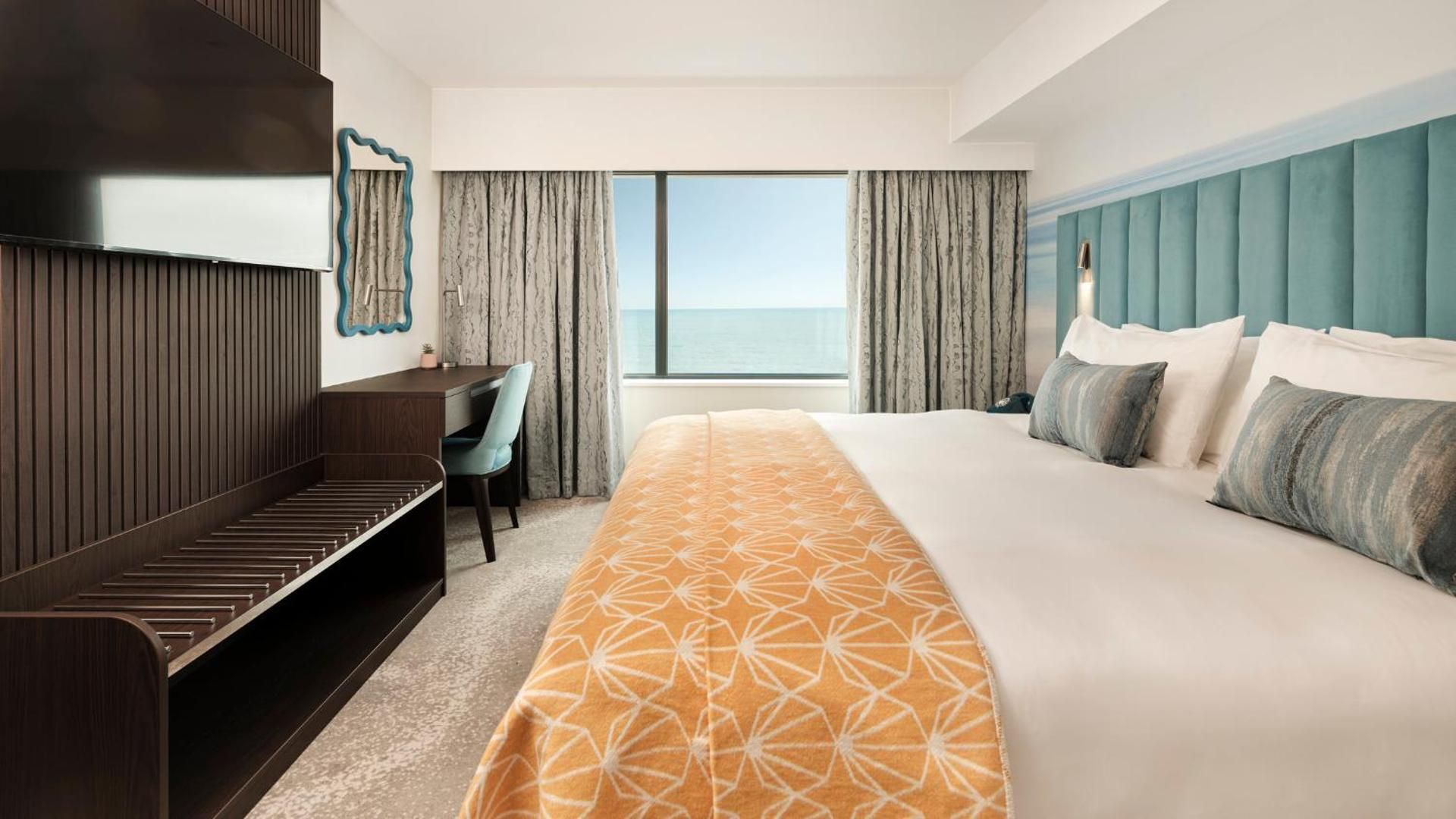 King Room with Side Sea View - Non-Smoking
