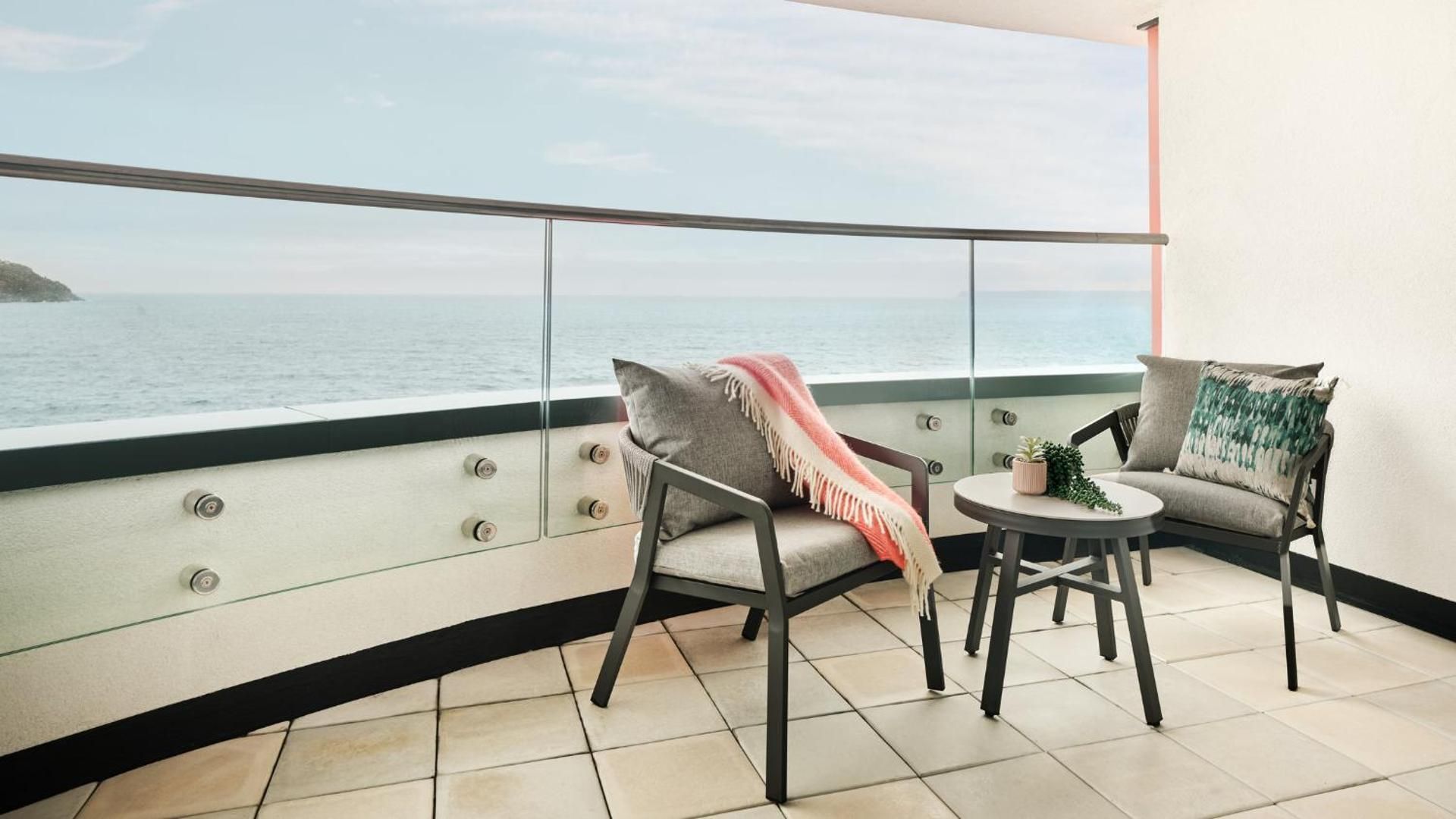 Premium King Room with Balcony and Sea View