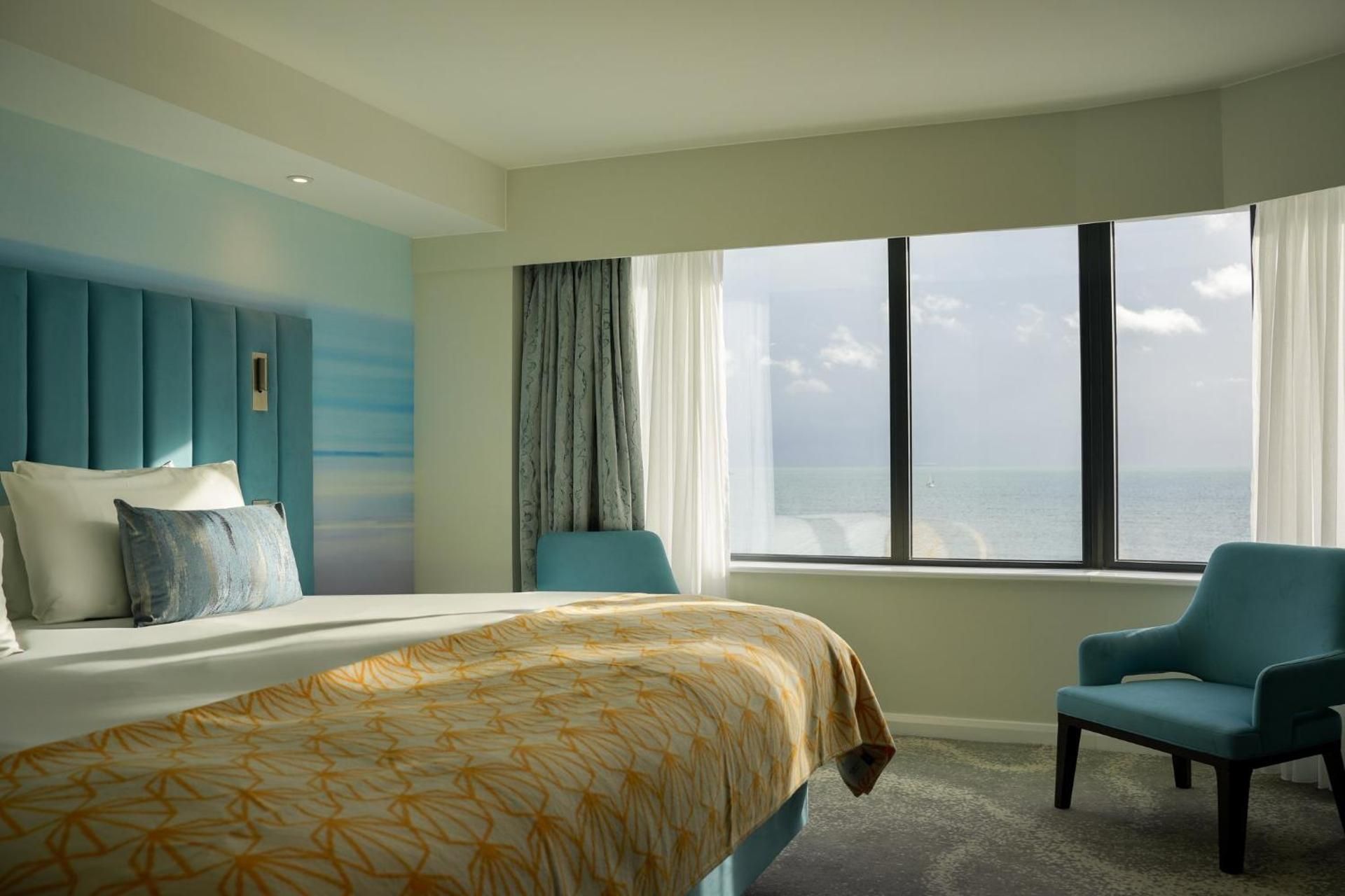 Twin Suite with Sea View and Sofa Bed