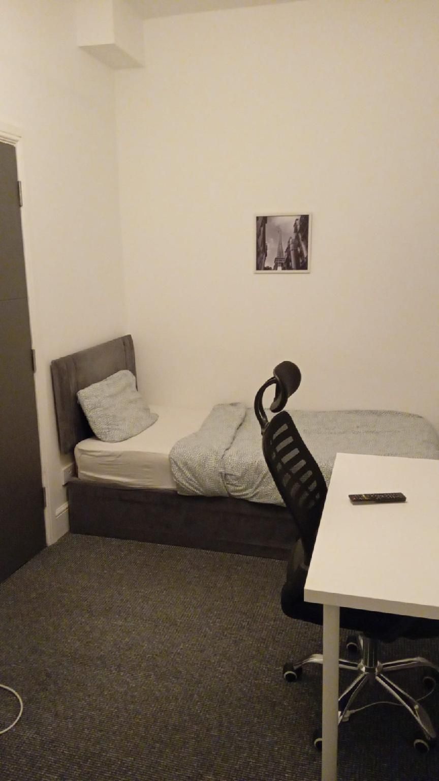 Single - Private Bathroom