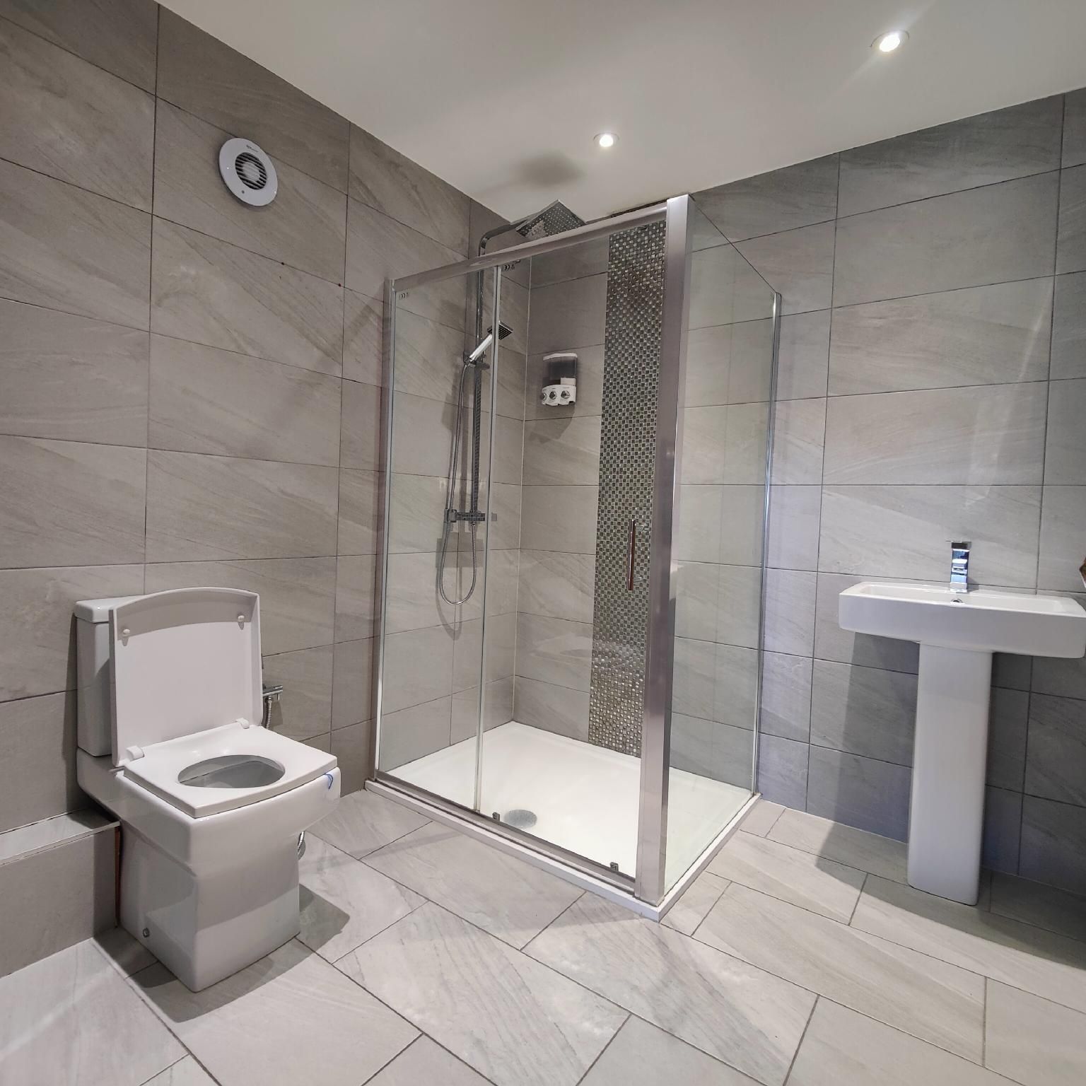 Penthouse room - Deluxe-Ensuite with Shower