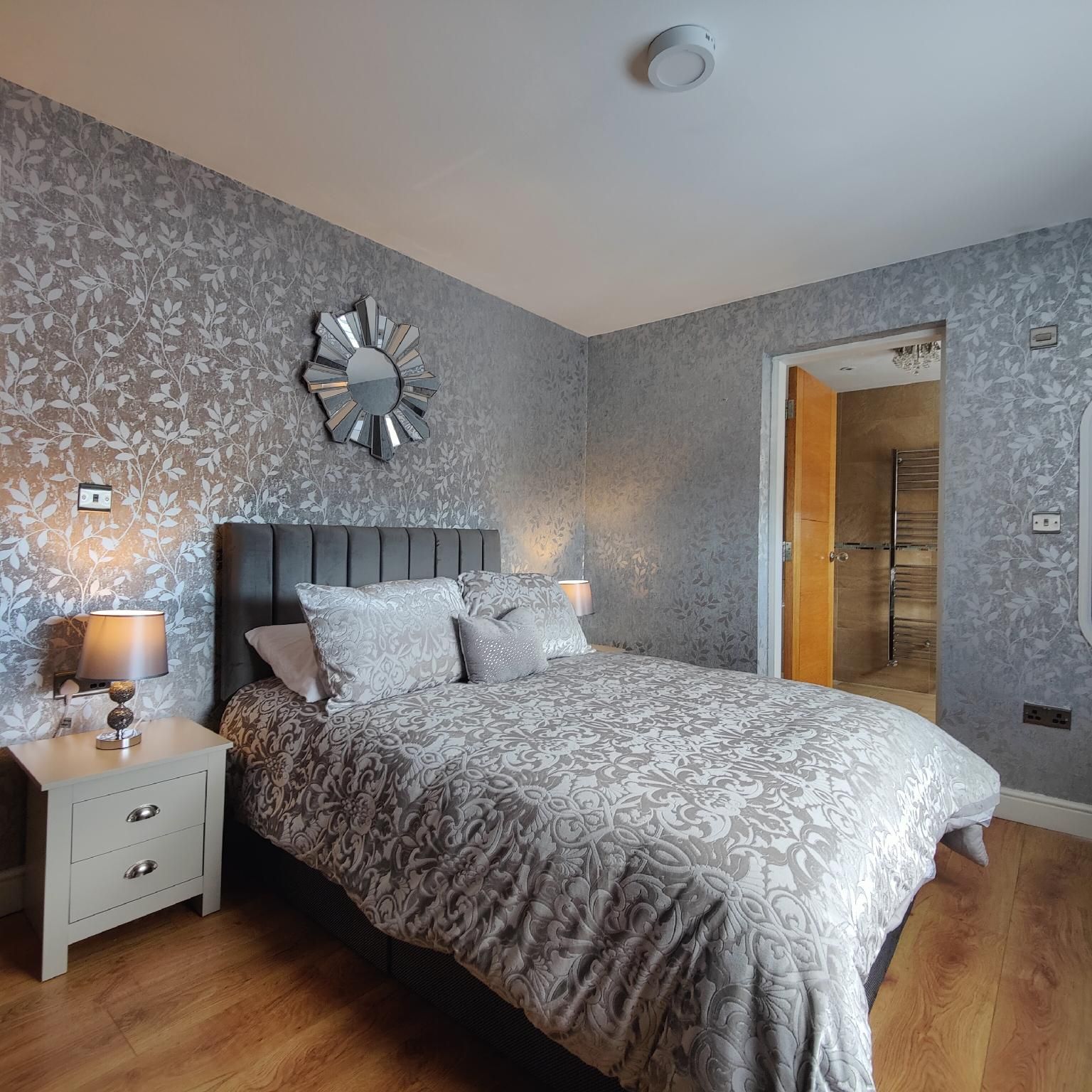 Penthouse room - Deluxe-Ensuite with Shower