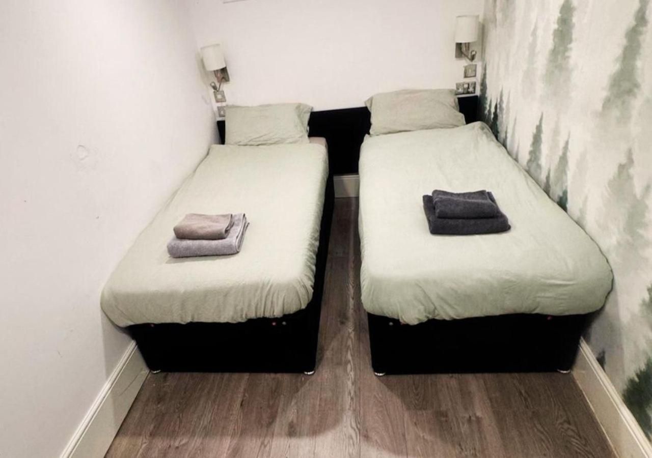 One-Bedroom Apartment With City View