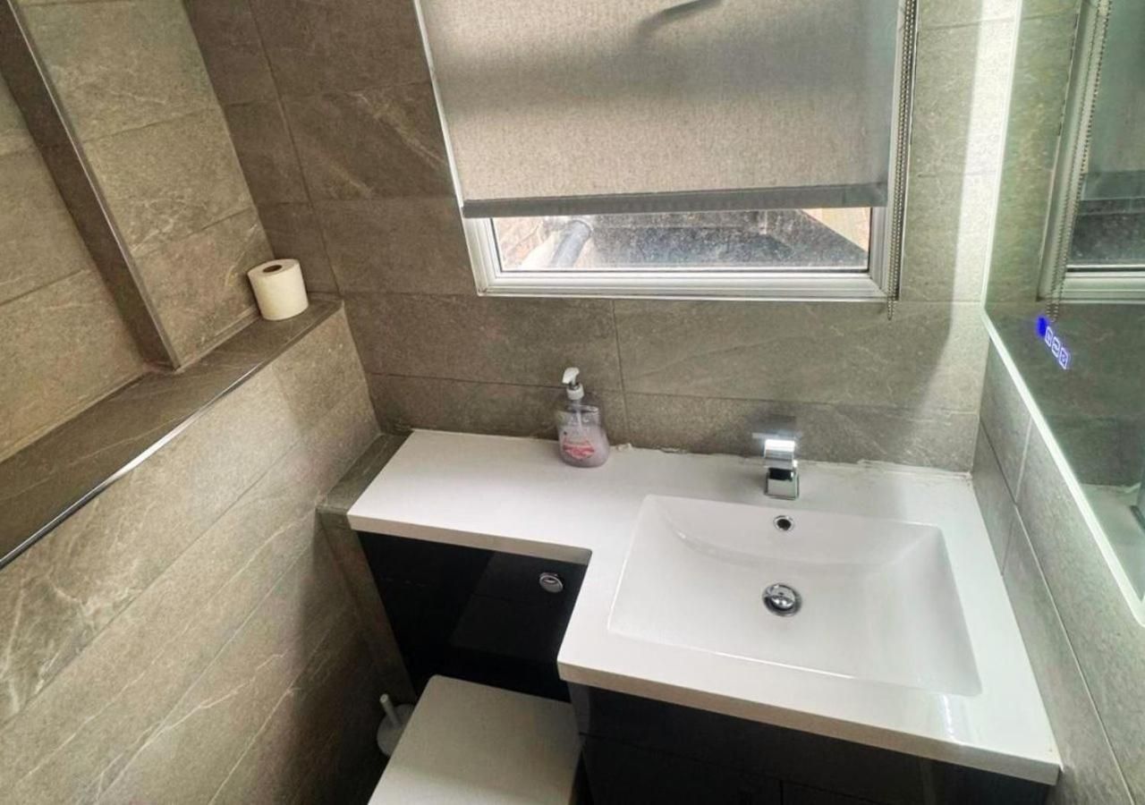 Beacon Apart-hotel Twin Room with Private Bathroom 3